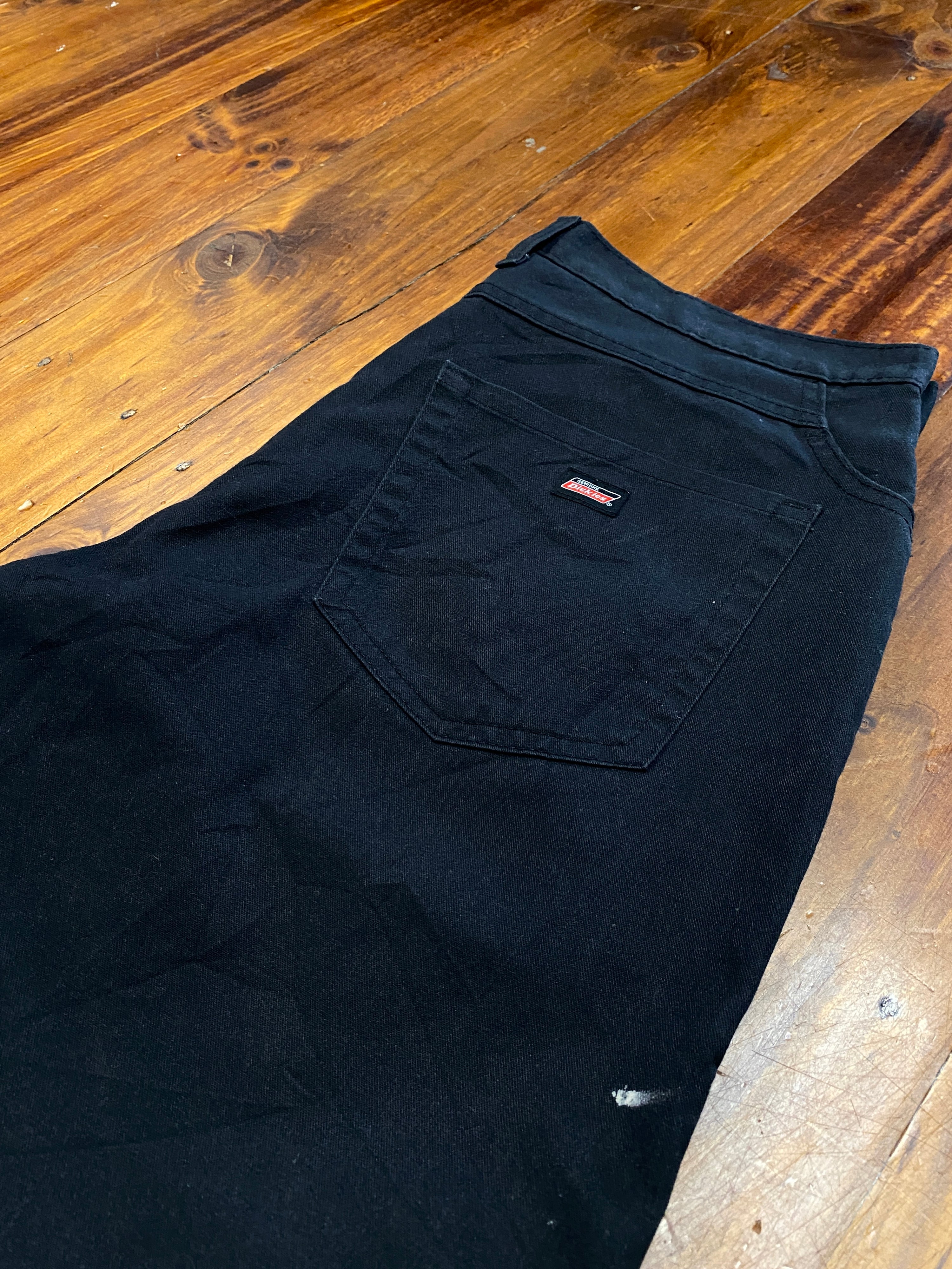 34 - Dickies Black Shorts Paint Marks S316