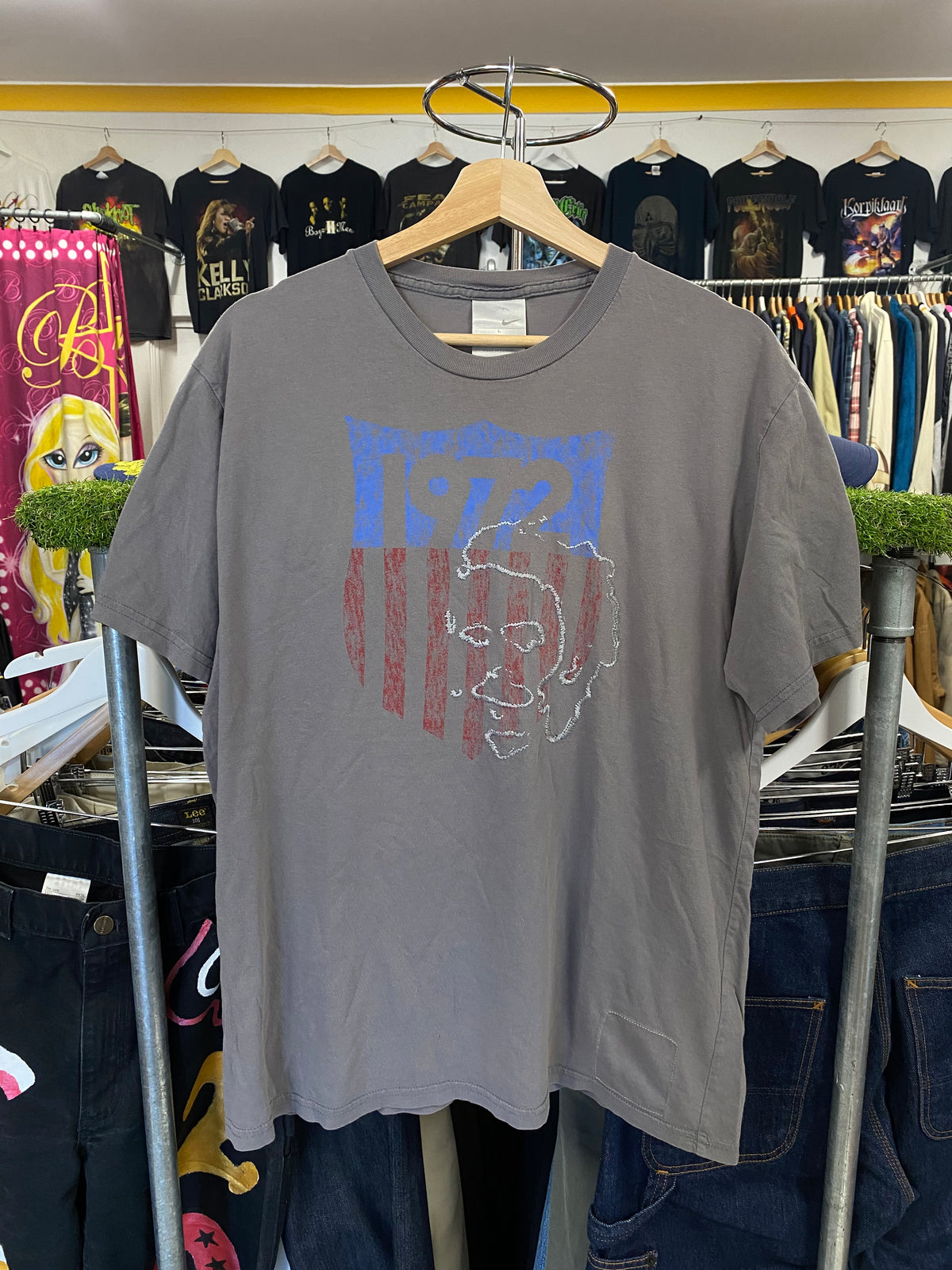 [L] 2000s Nike 1972 Route Sign Embroidered Islands Tshirt