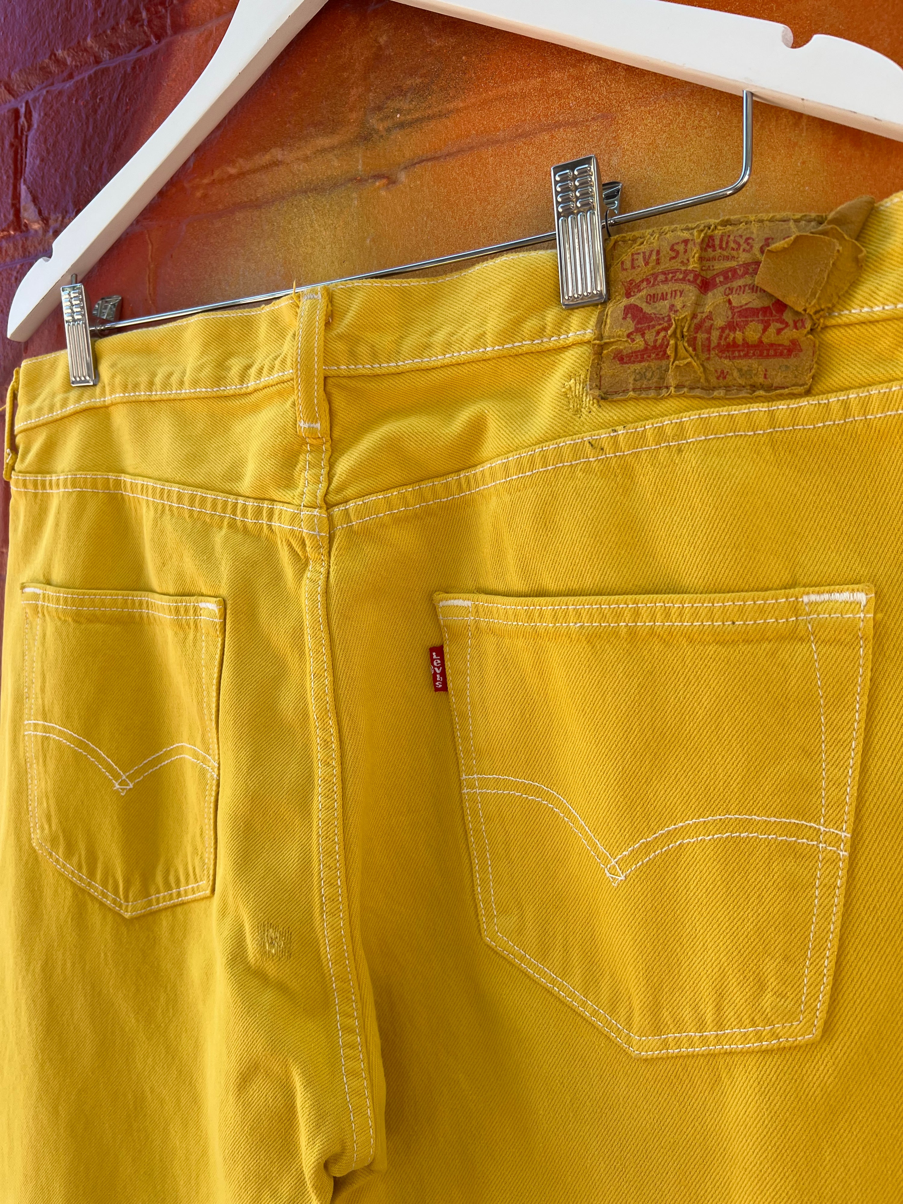 34 - Levi's Yellow 501 Jeans