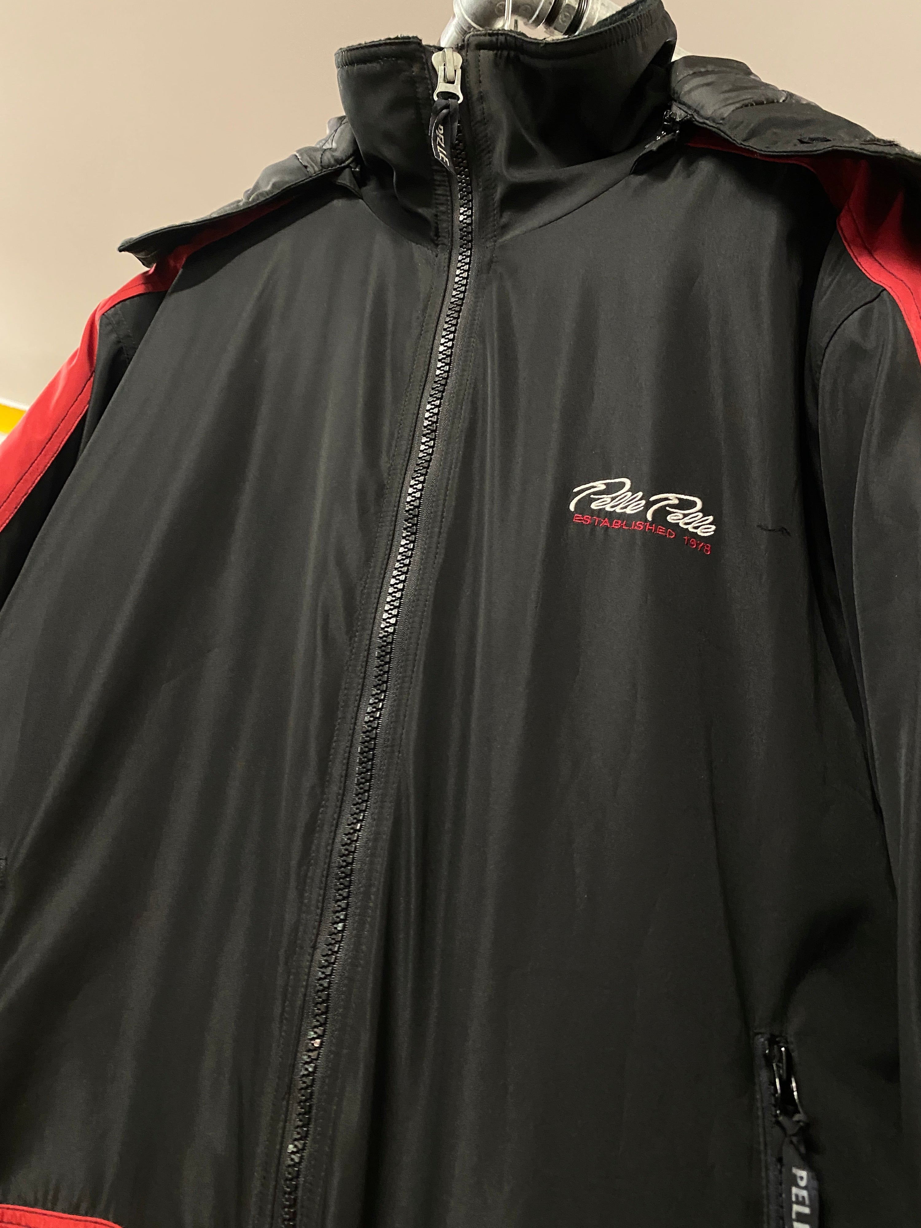 M - Vintage Pelle Pelle Black/Red Puffer Jacket