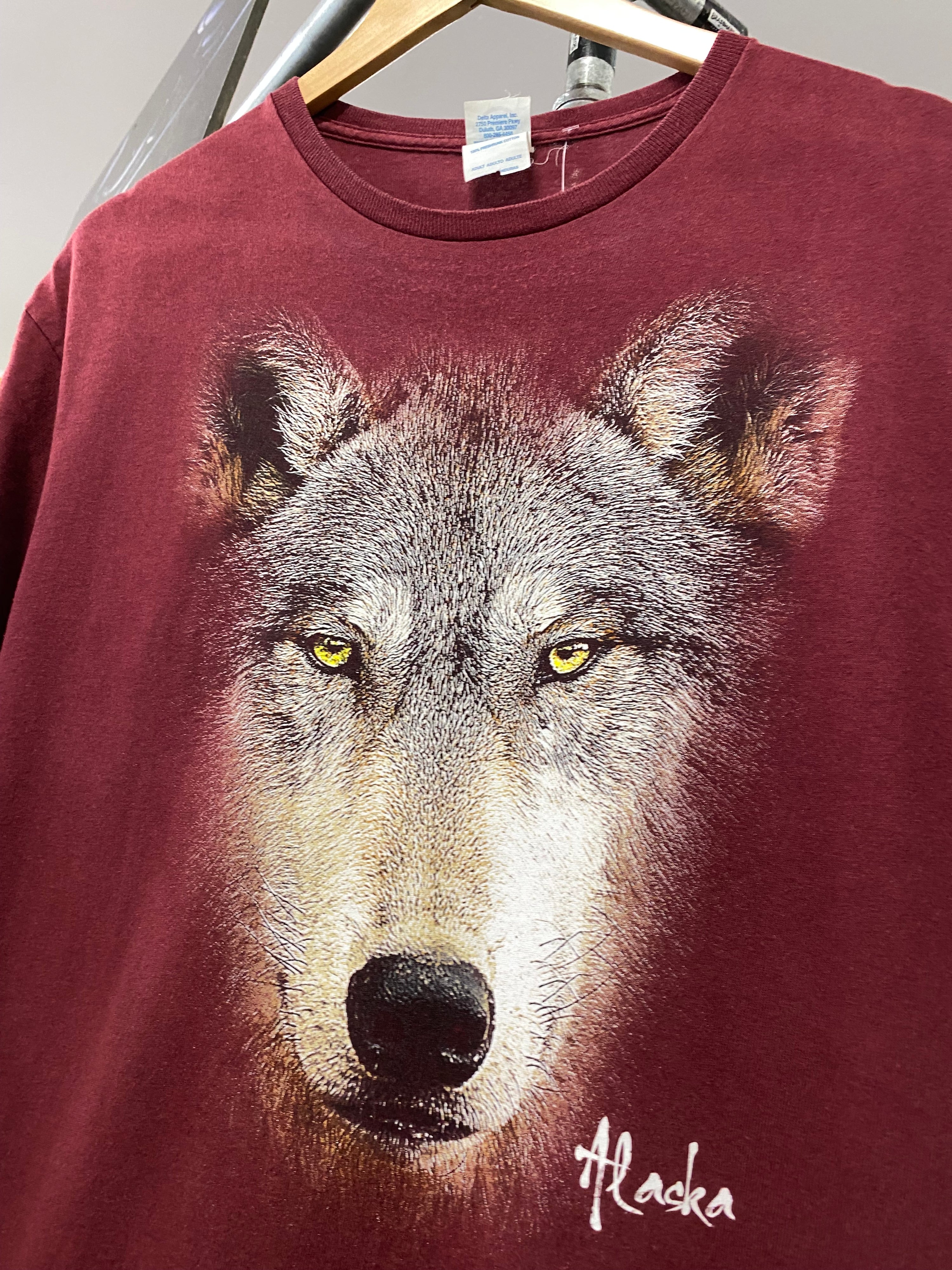 [M/L] Wolf Face Alaska Burgandy Tee