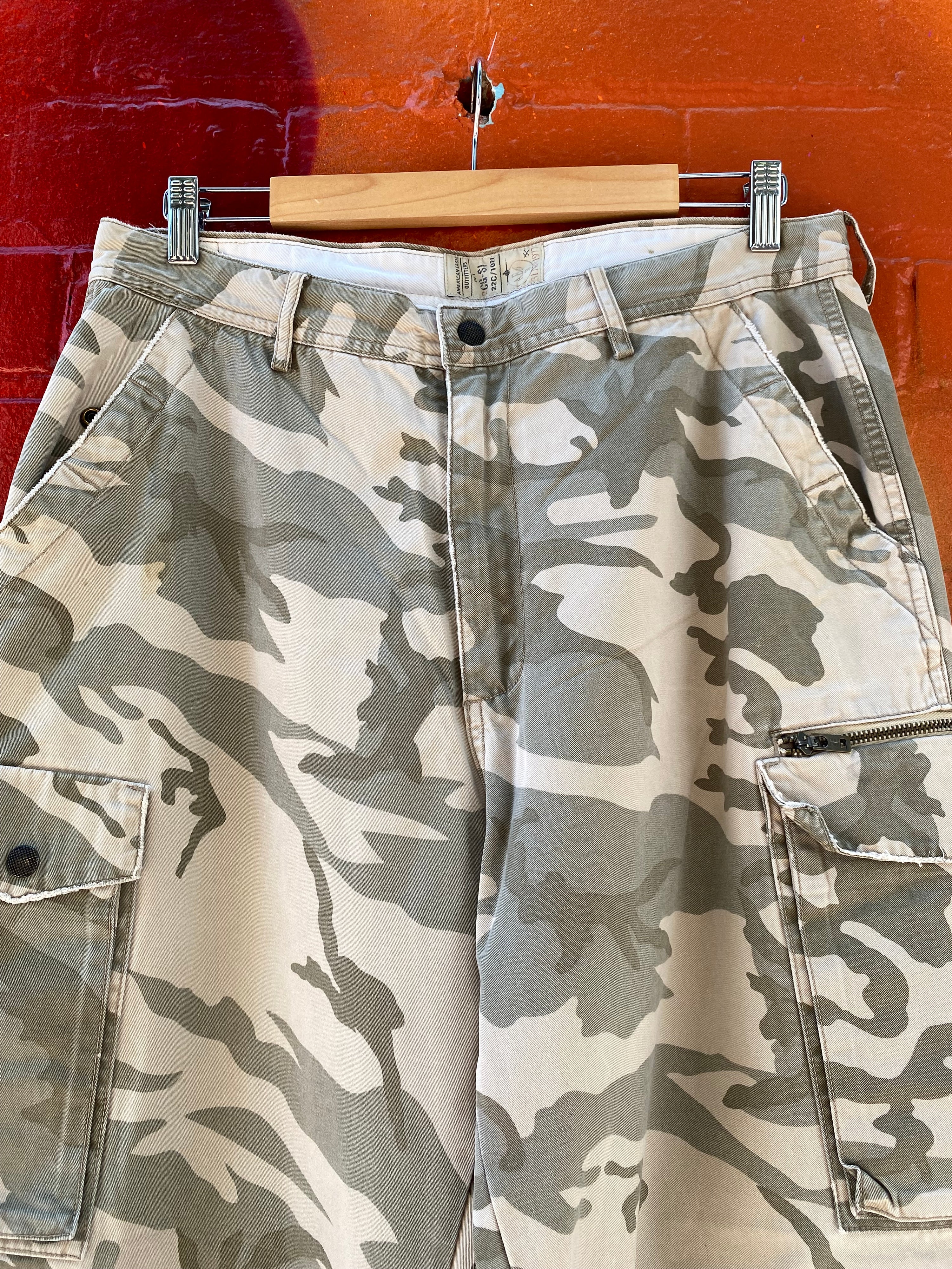 [32] American Eagle Camo Military Pants