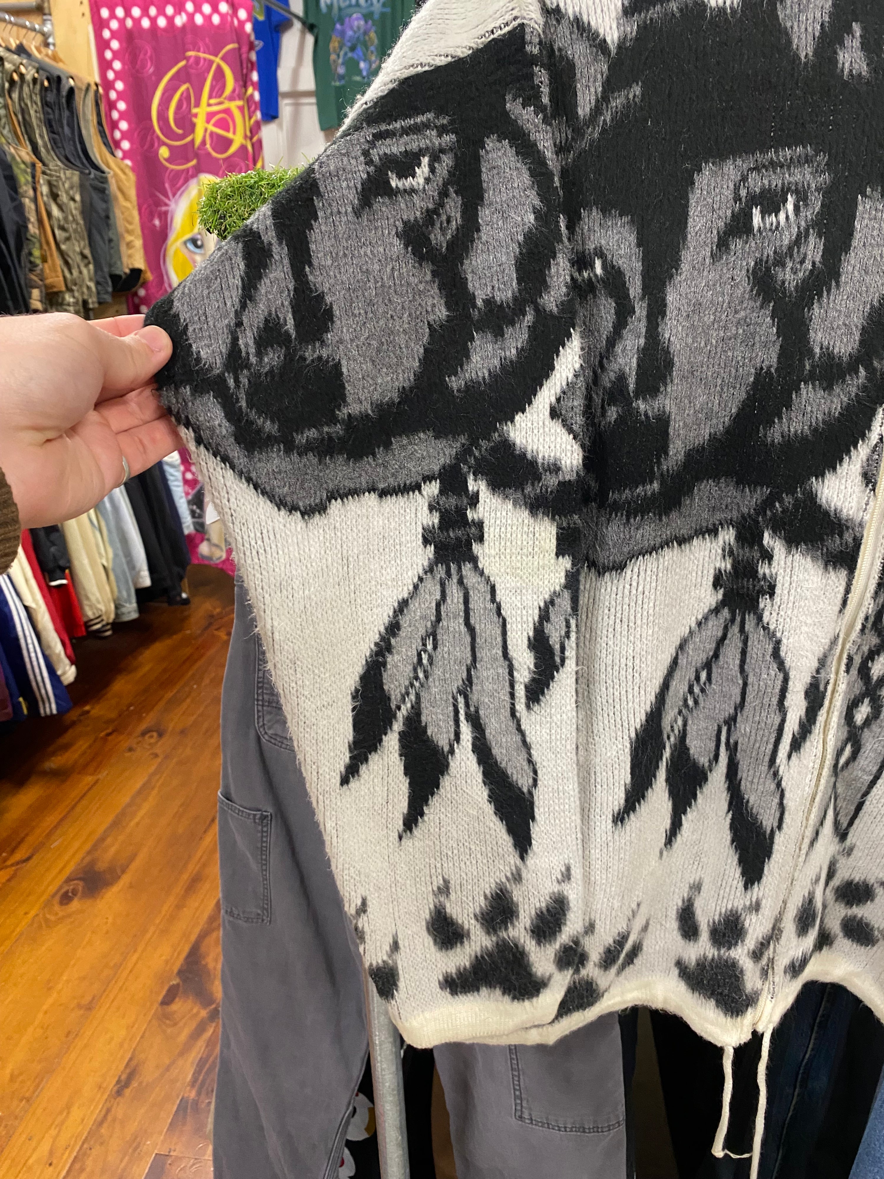 [L] Wolf Paw Grey/White Zip-up Hooded Knit Jumper