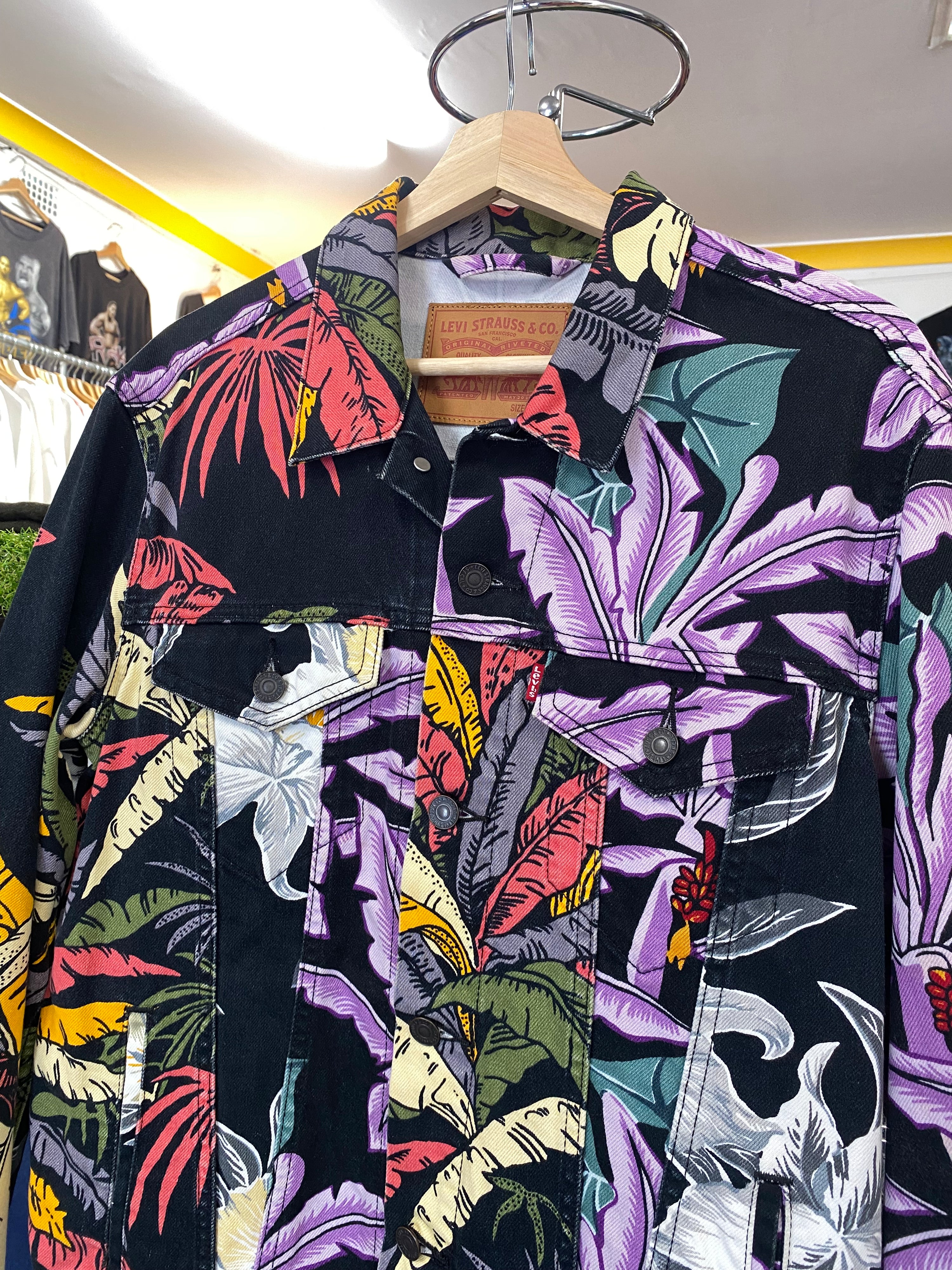 [M] Levi's Floral All Over Print Denim Jacket