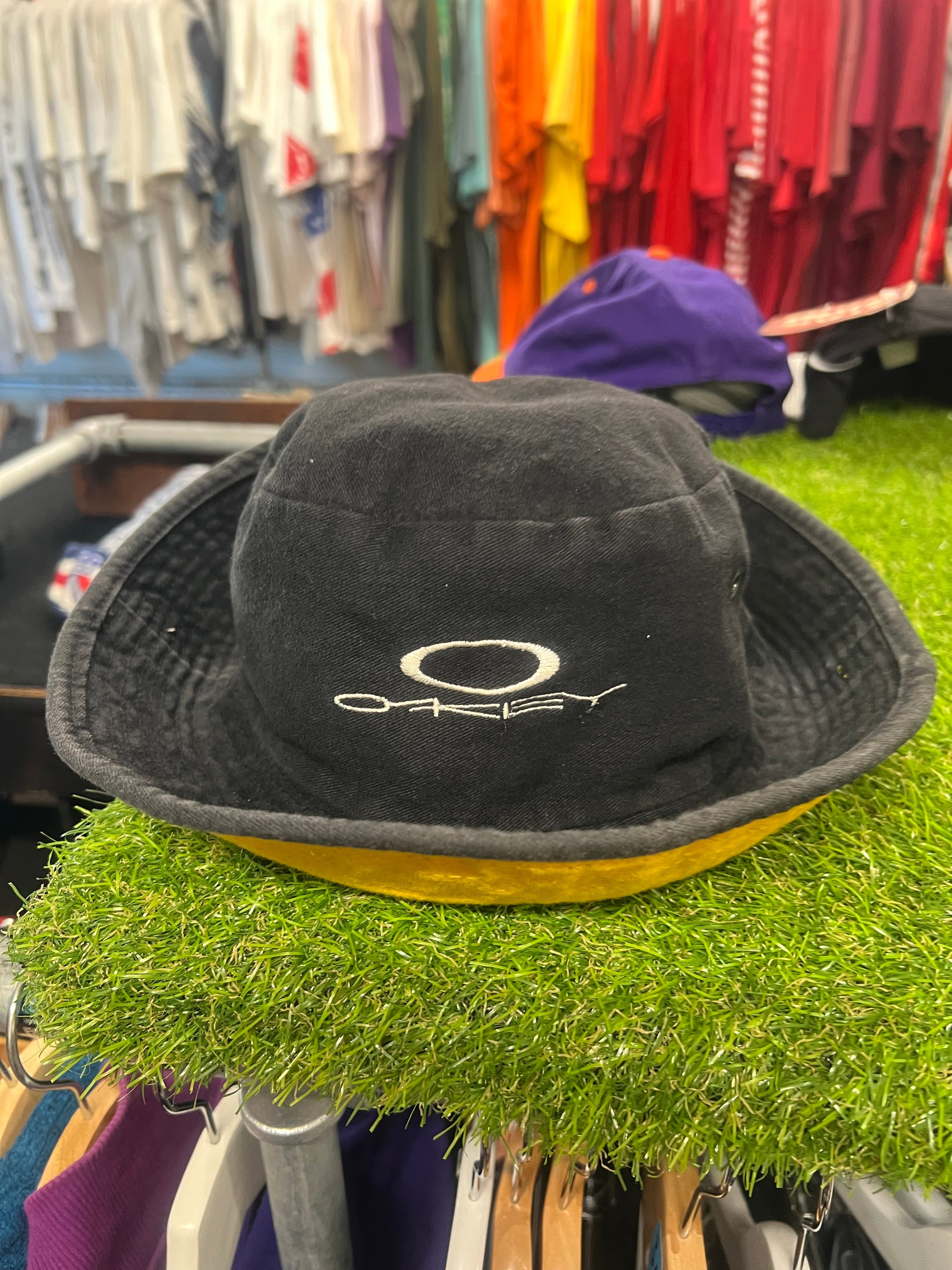 Y2K Oakley Reversable Black/Yellow Bucket Hat