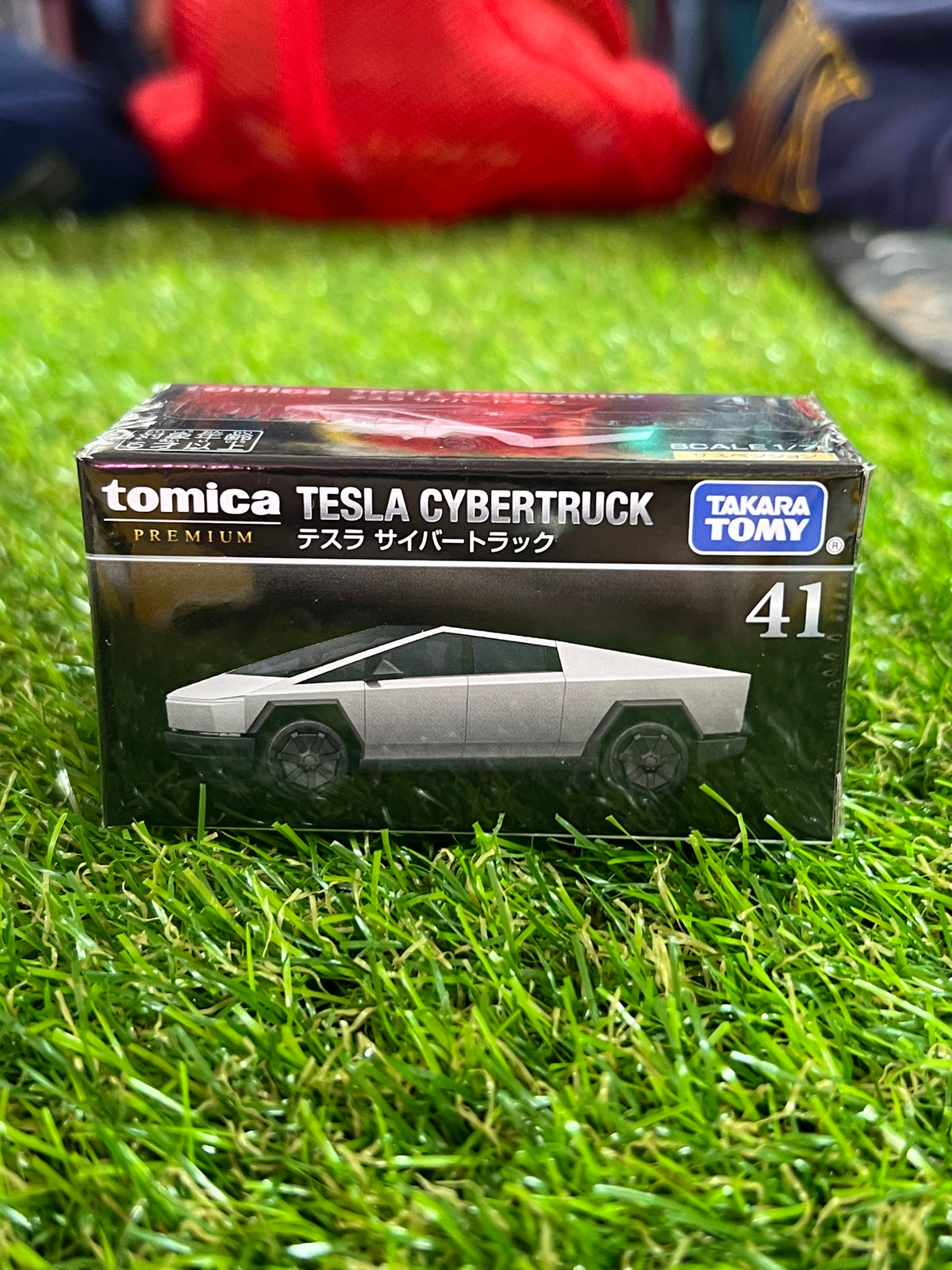 Tomy Premium 41 Tesla Cybertruck