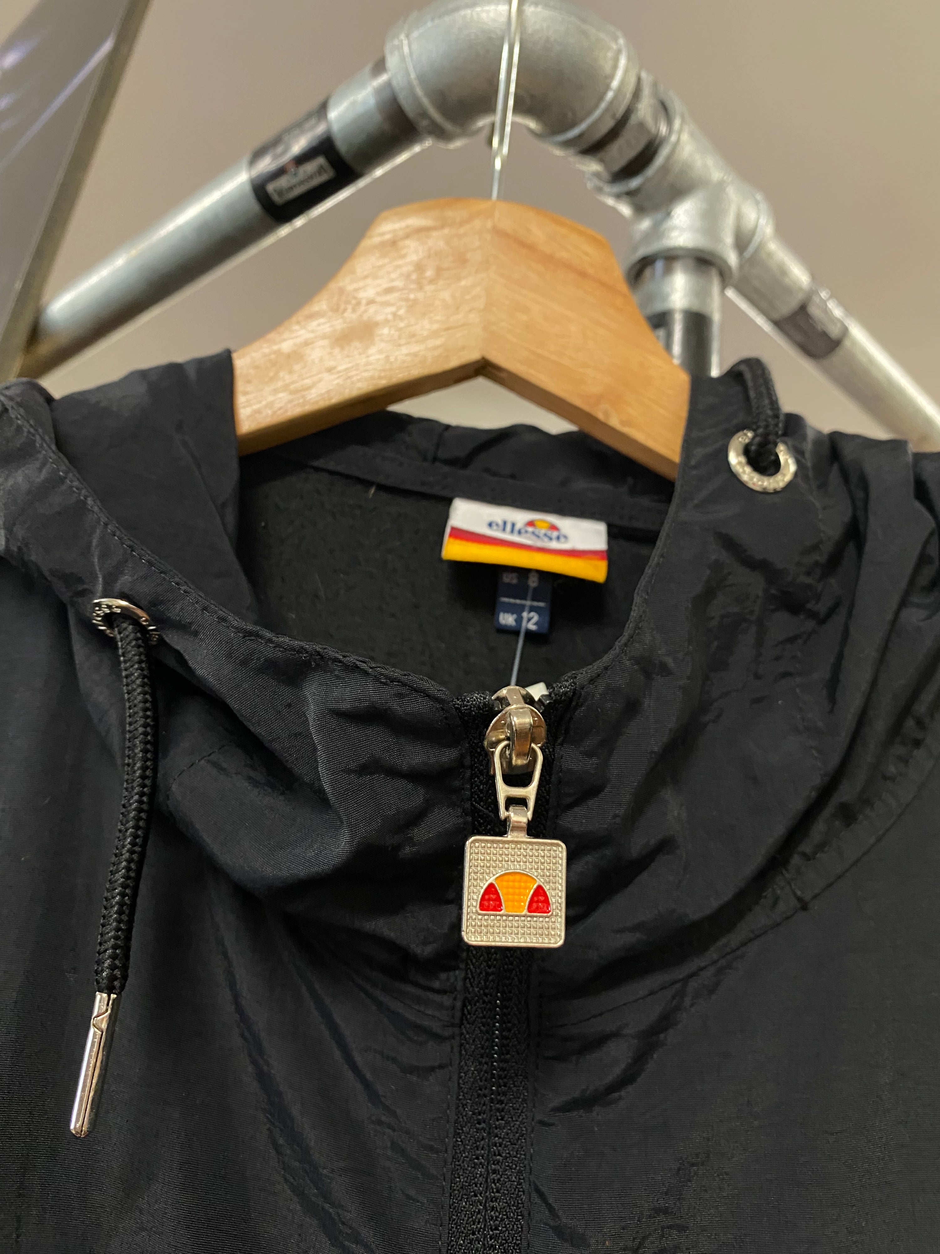 [M] Ellesse Black/Red Anorak