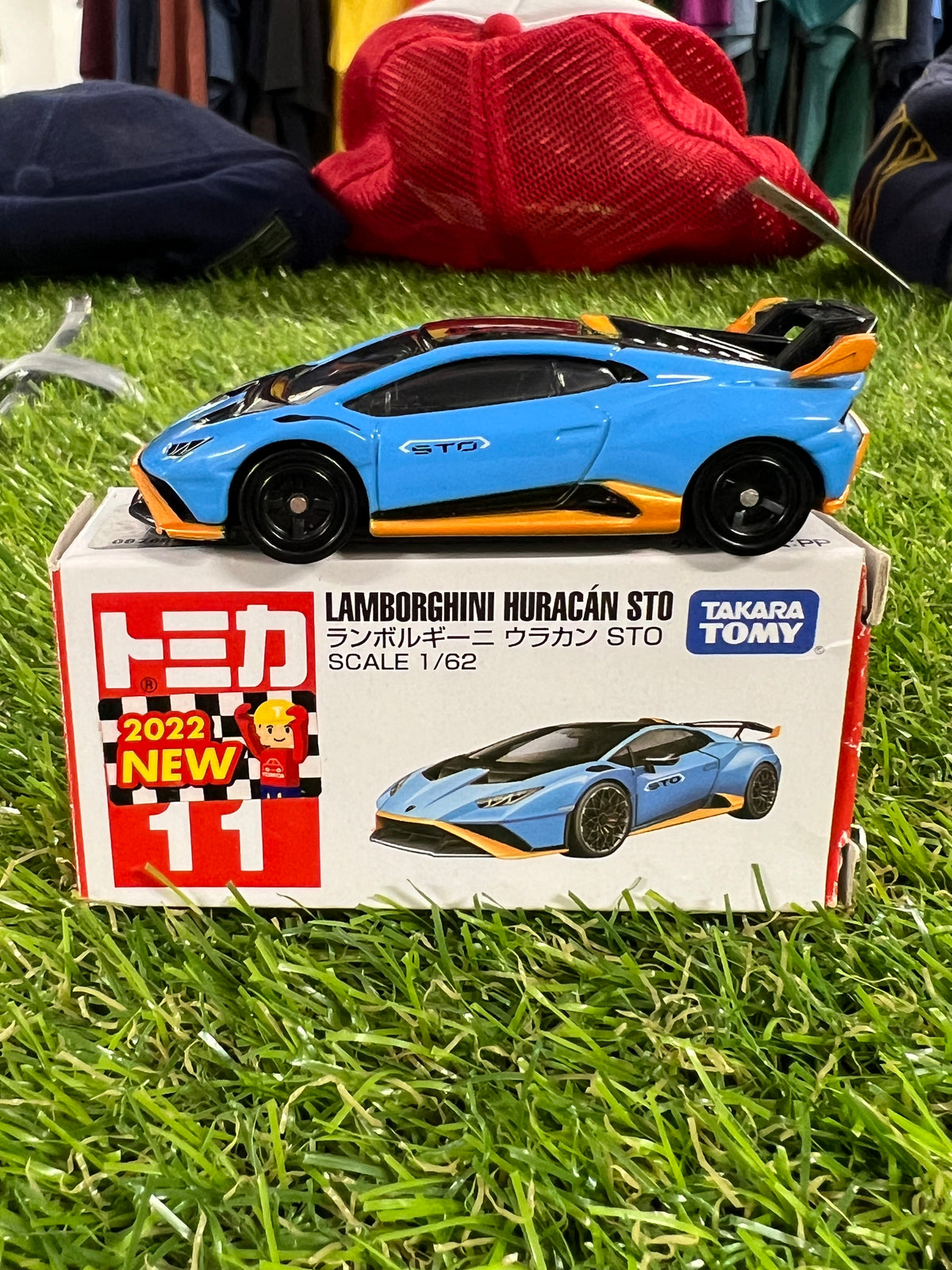 Takara Tomy 11 Lamborghini Huracan STO
