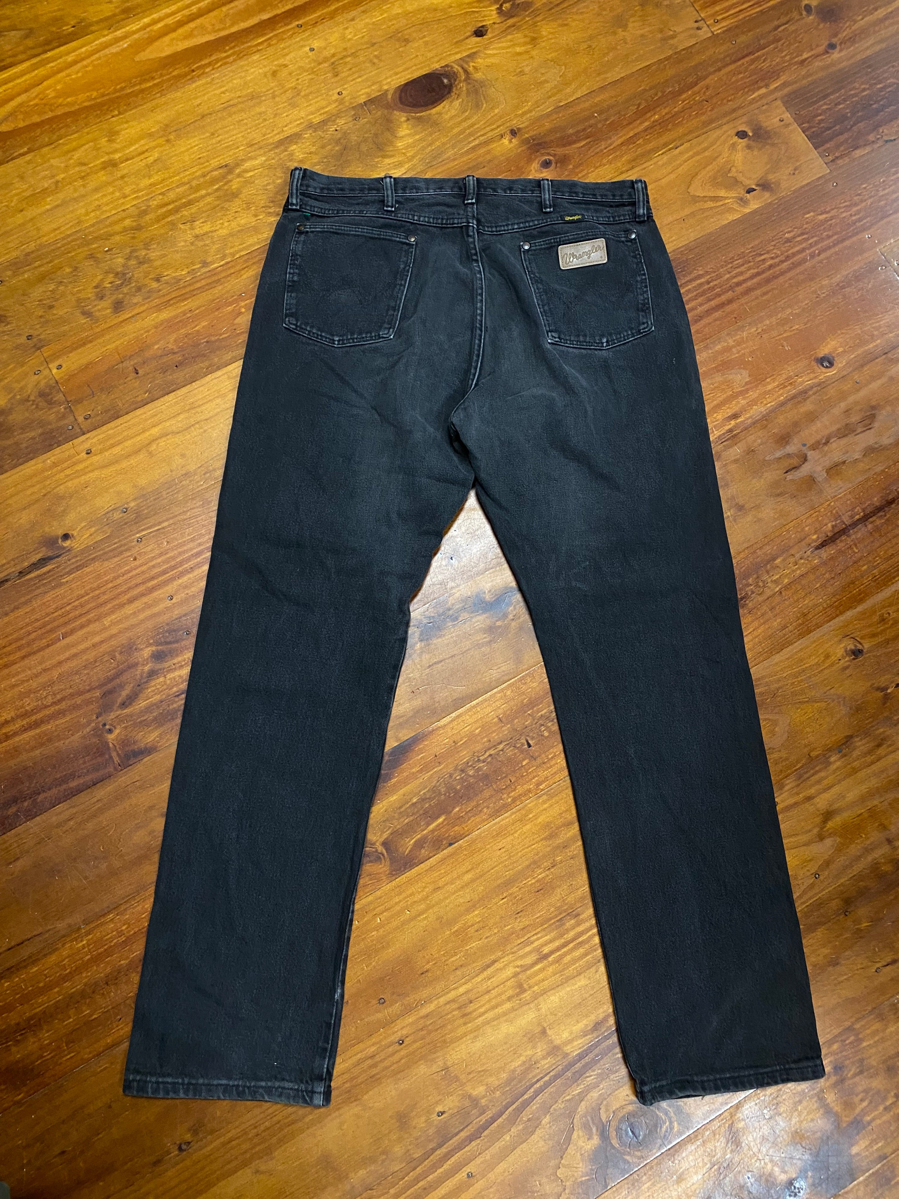 [40] Wrangler Black Jeans WJ06