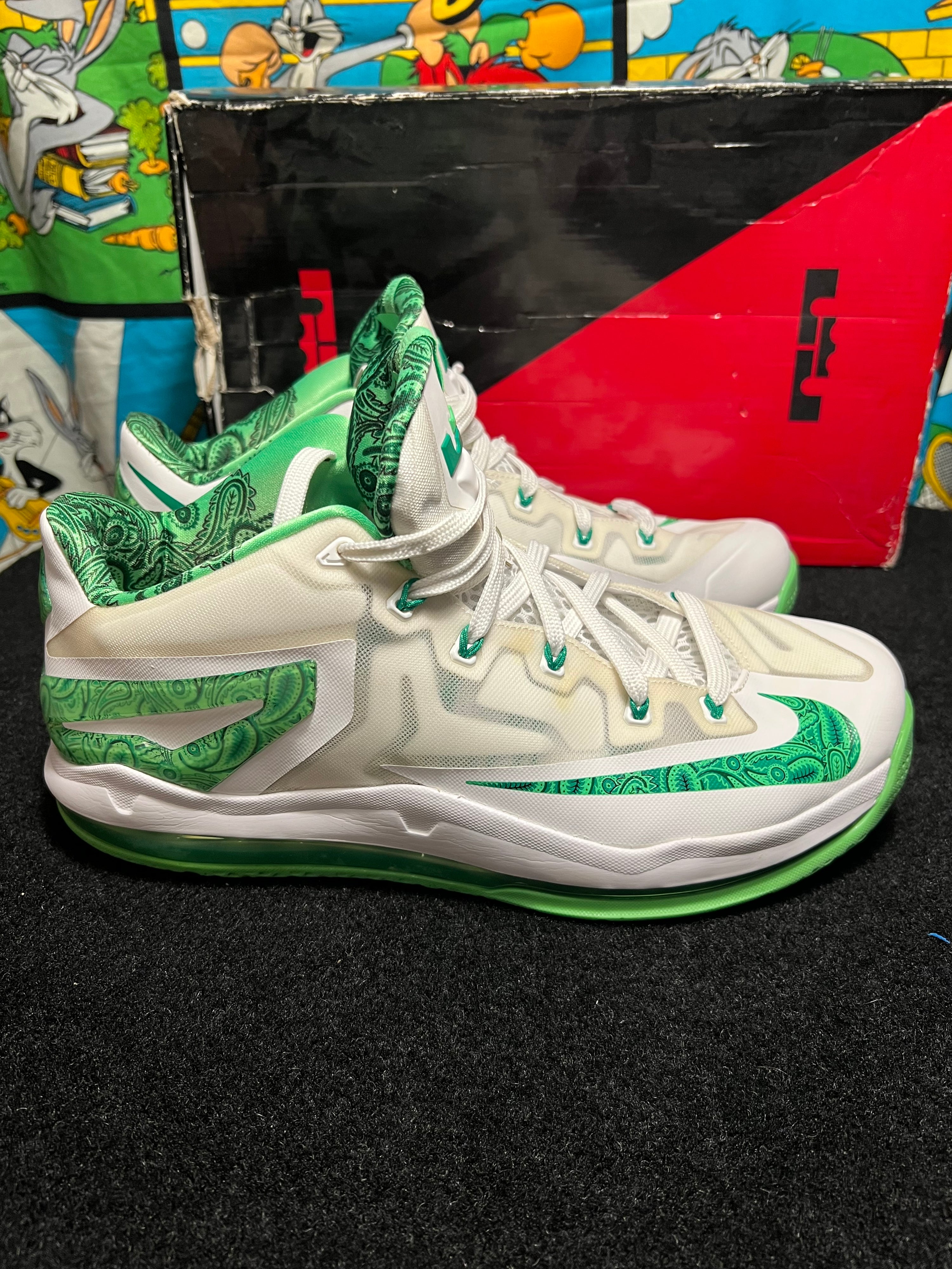 US12 - 2014 Nike Air Max Lebron 11 Low Easter White/Grn USED 642849-100
