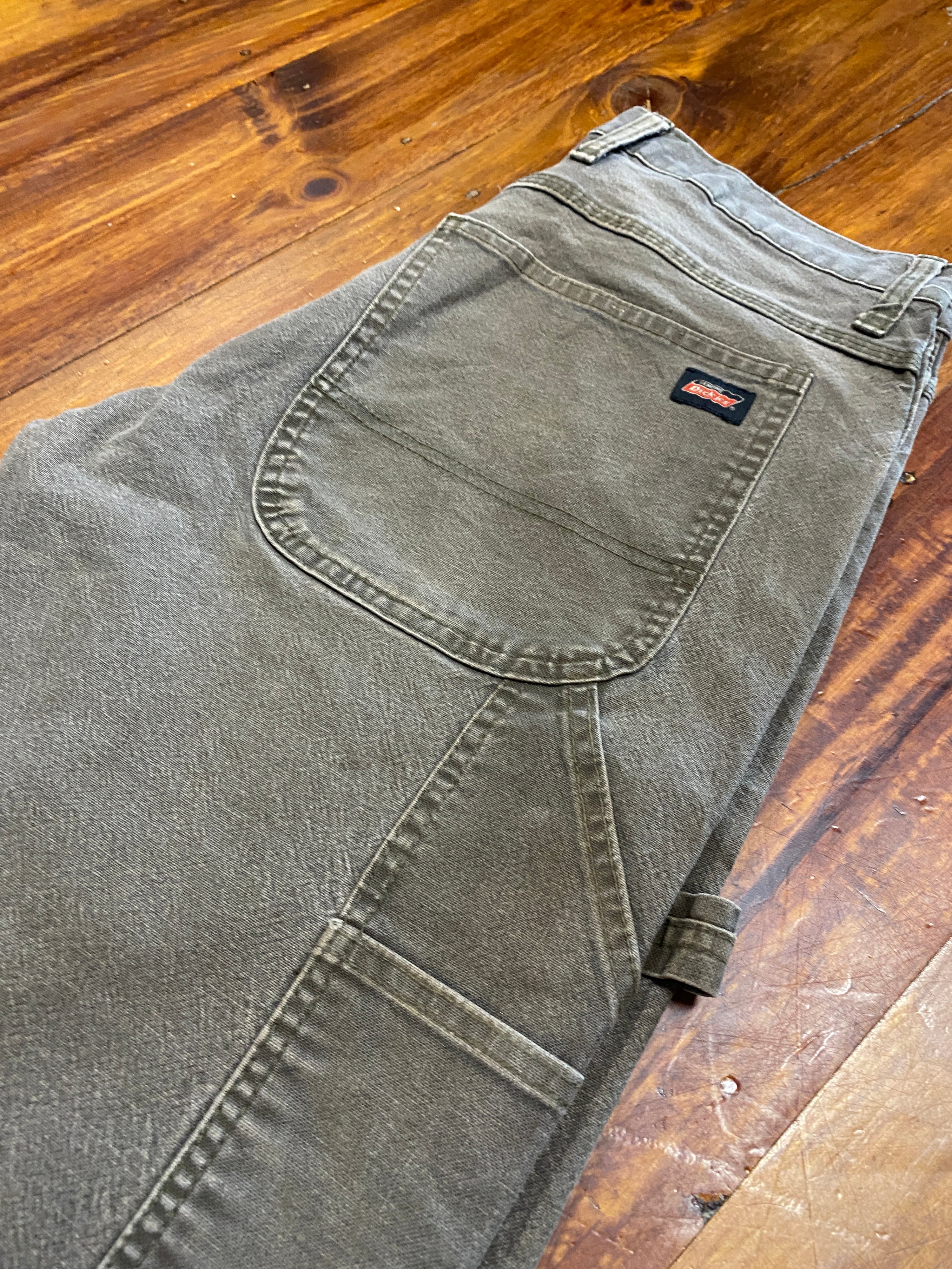 32 - Dickies Faded Brown/Grey Carpenter Shorts DS109