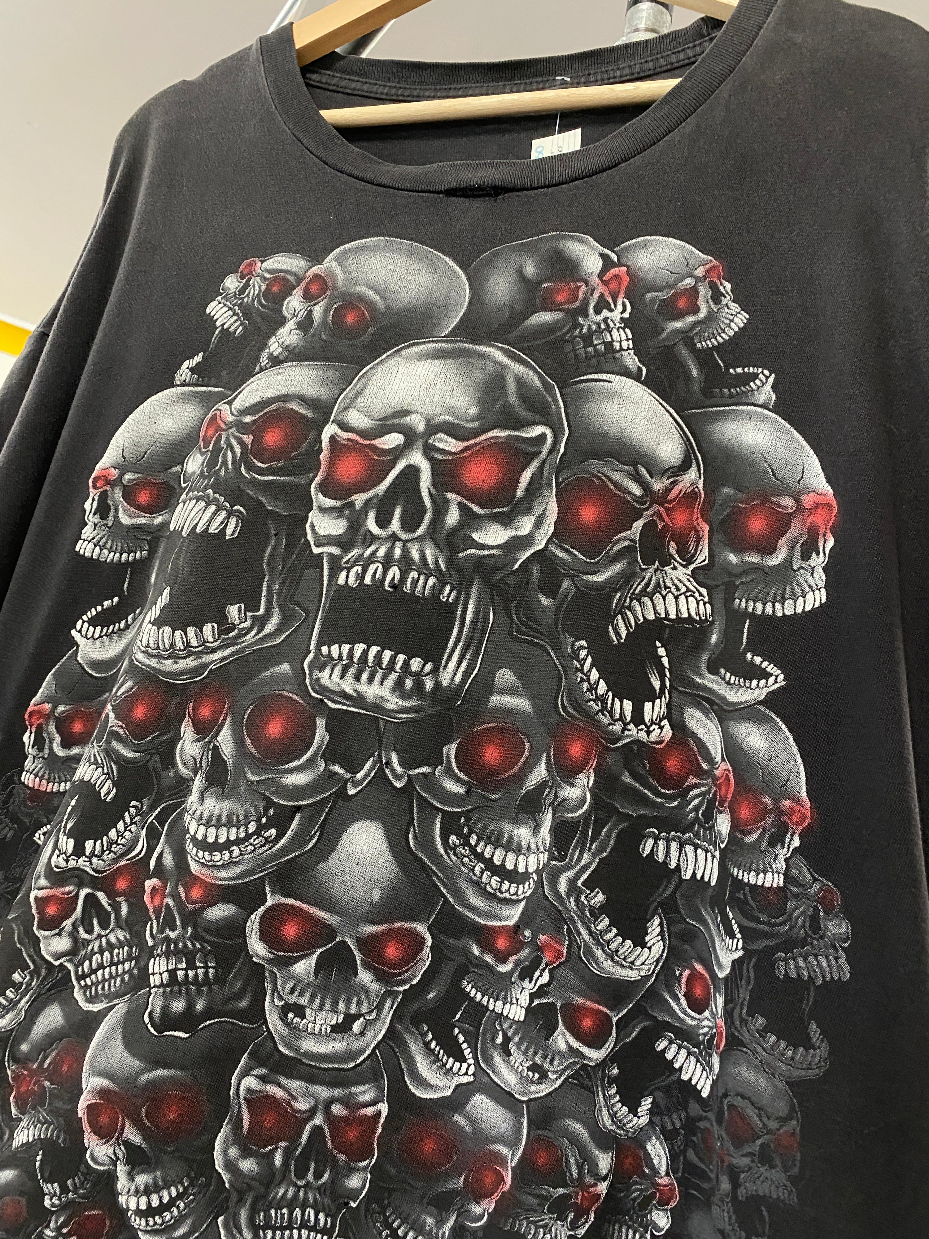 2XL - Vintage 50 Screaming Skulls Tee