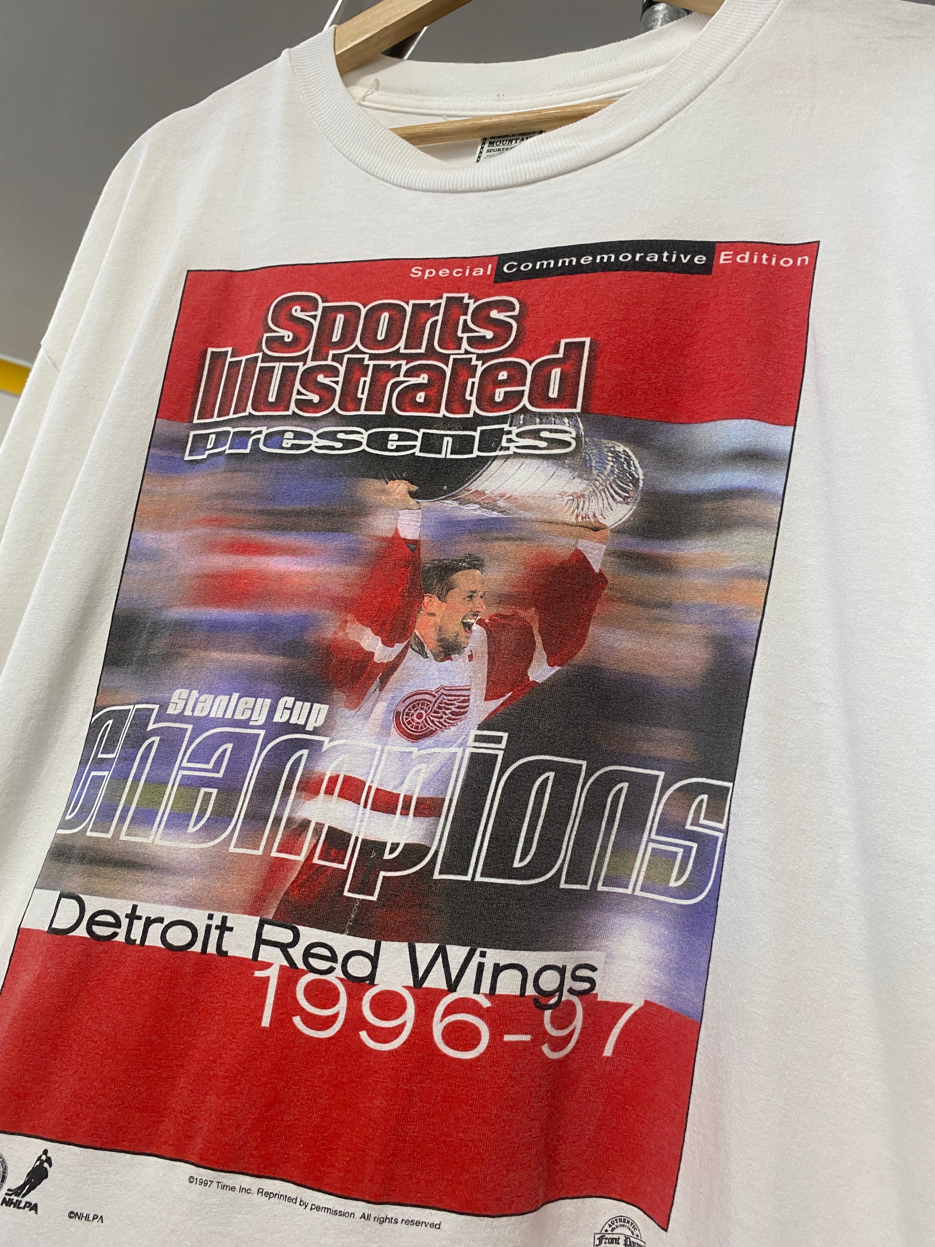 XL - 1997 Sports Illustrated Detroit Red Wings Commemorative Edition