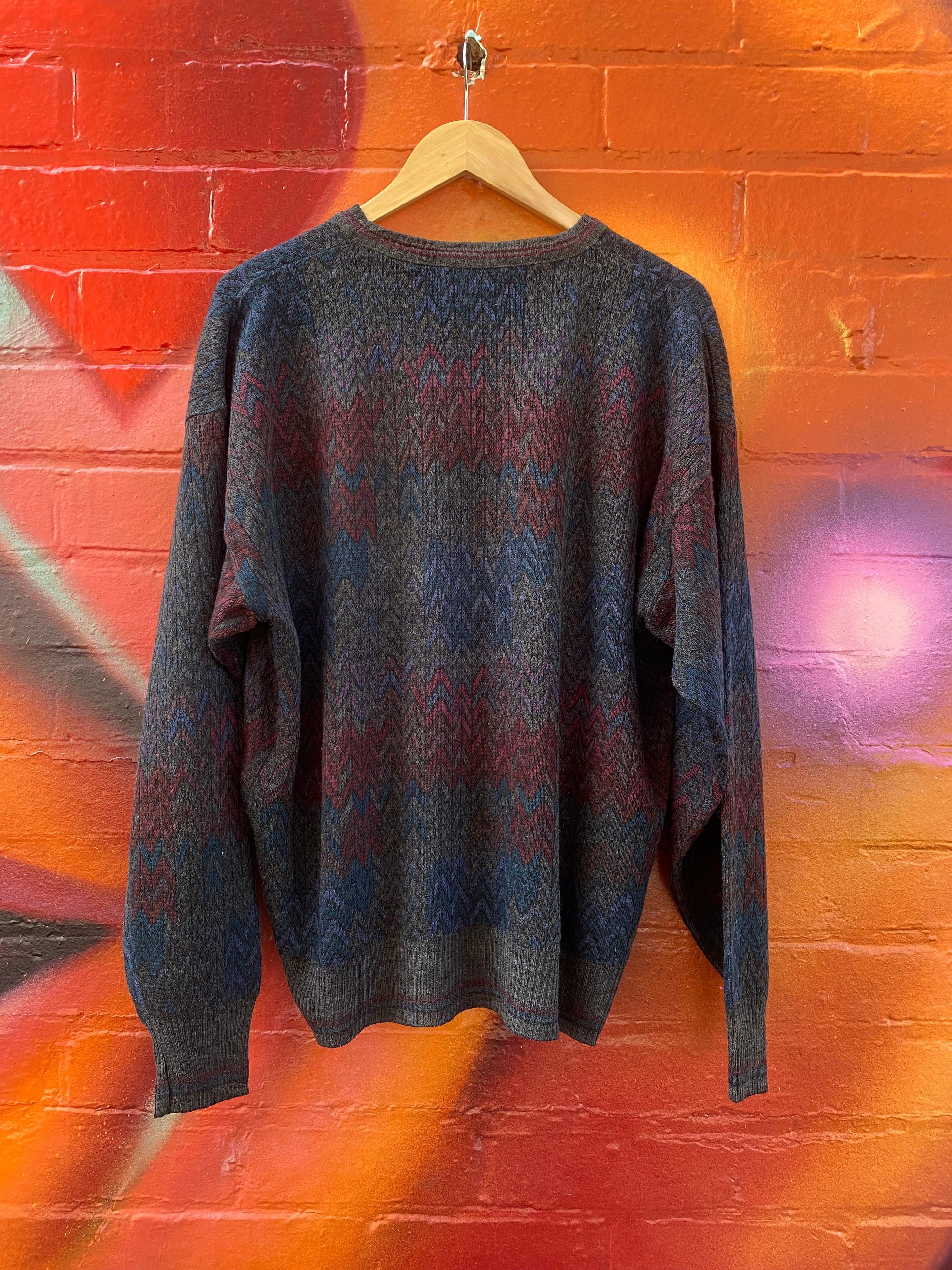 [L] Italian Sweater Co Red/Blue Arrows Knit Sweater