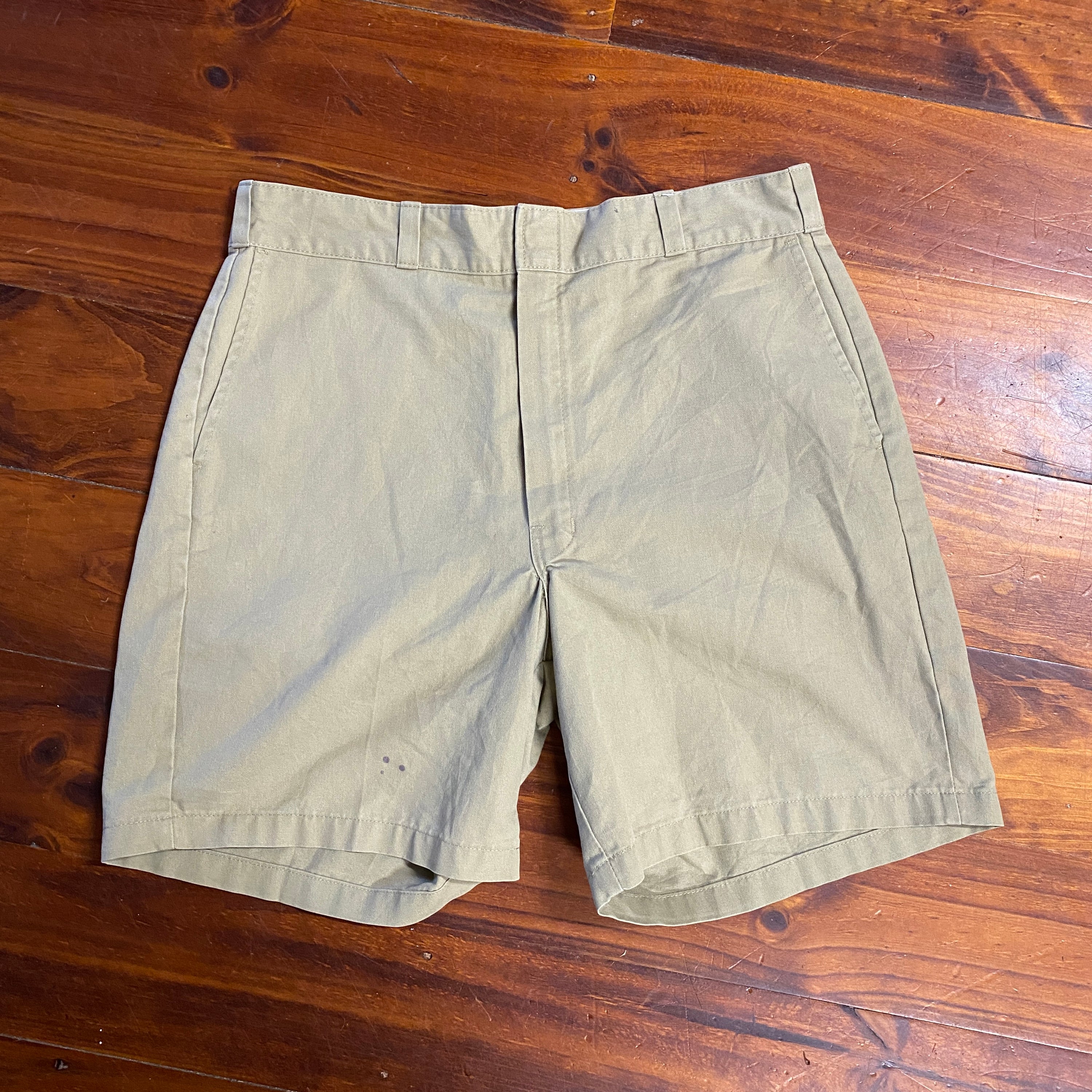 36 - Dickies Beige Relaxed Fit Shorts DS112