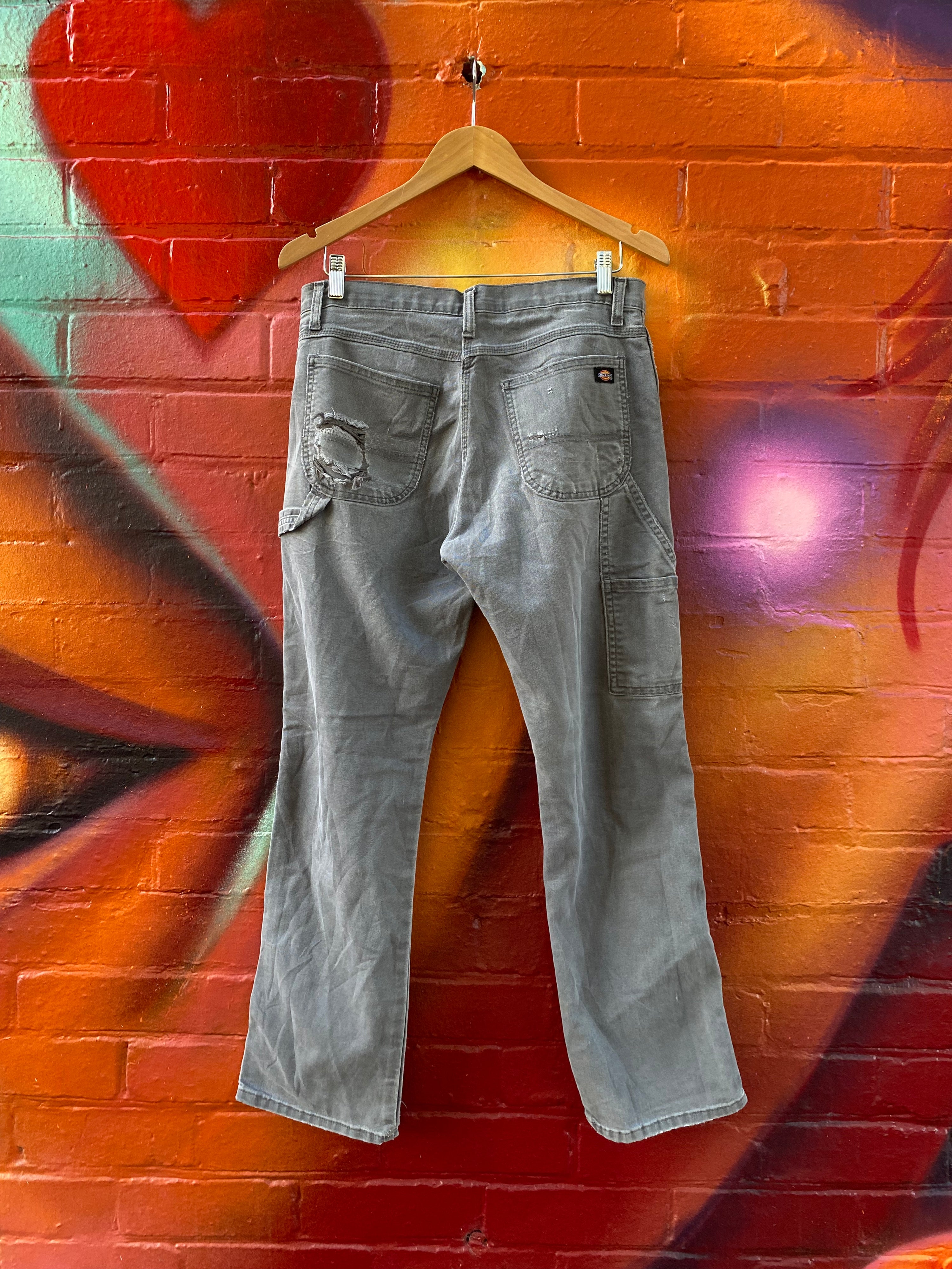 [32] Dickies Grey Thrashed Pants P338895