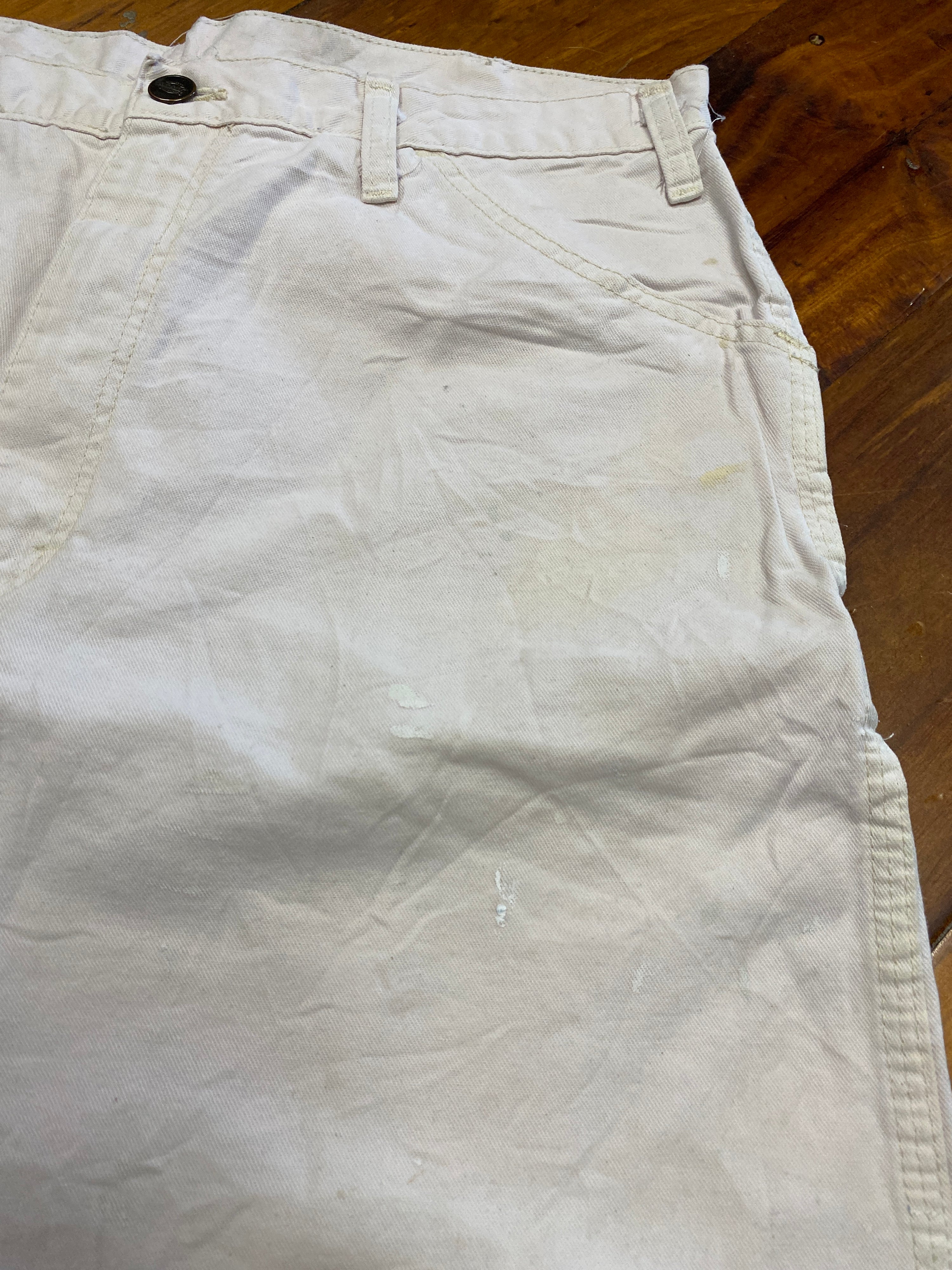 32 - Dickies White Carpenter Shorts Paint Marks S304