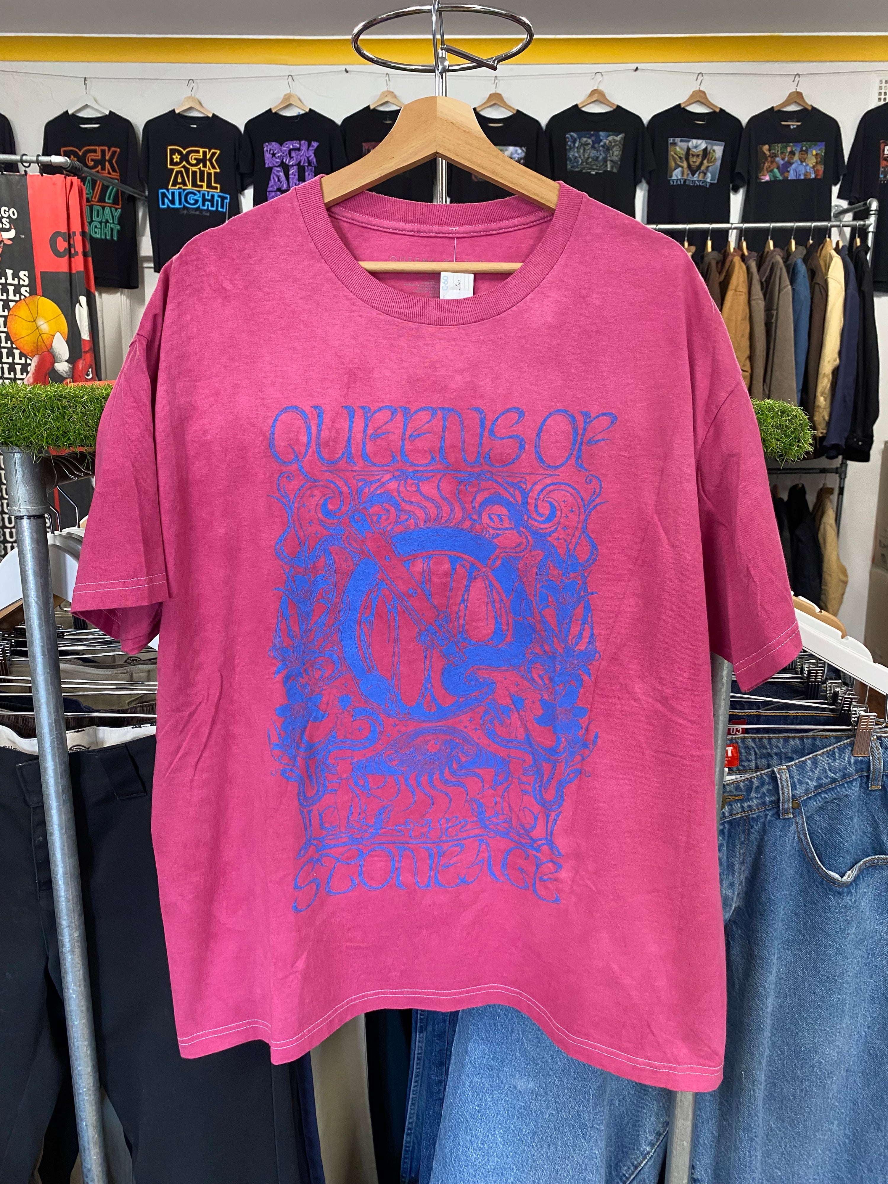 [XL] 2025 Queens Of The Stone Age Pink Tshirt