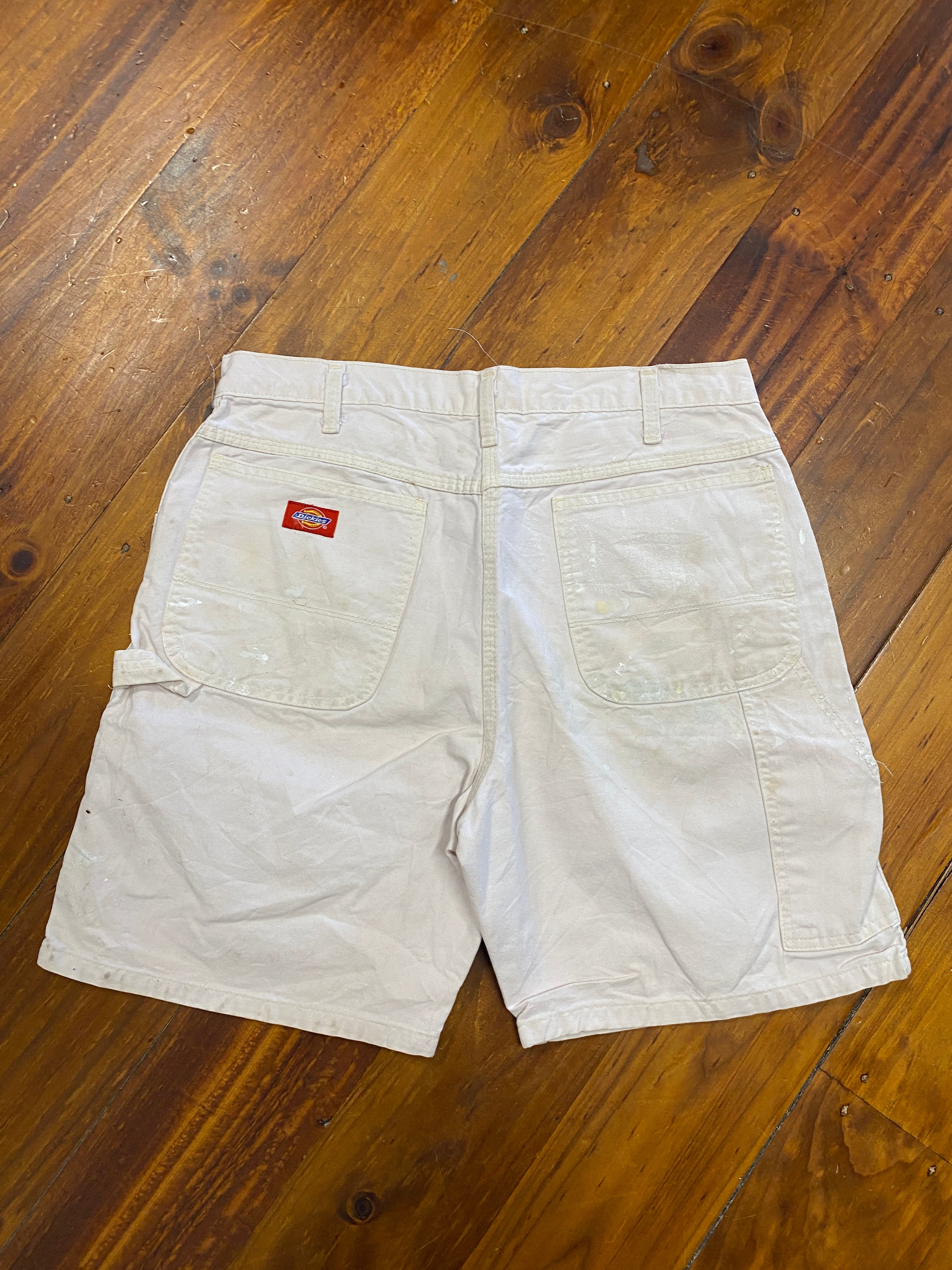 32 - Dickies White Carpenter Shorts Paint Marks S304