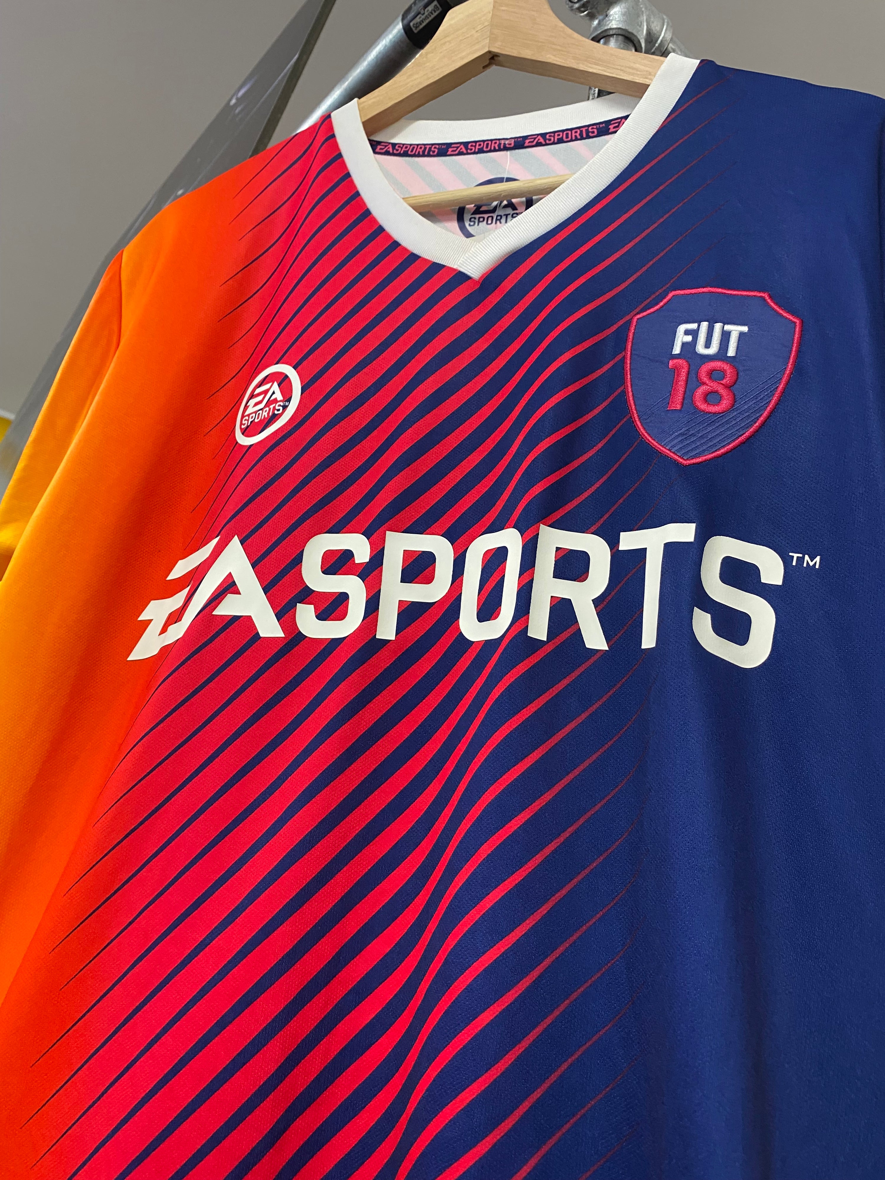 [XL] EA Sports 2018 Ultimate Jersey