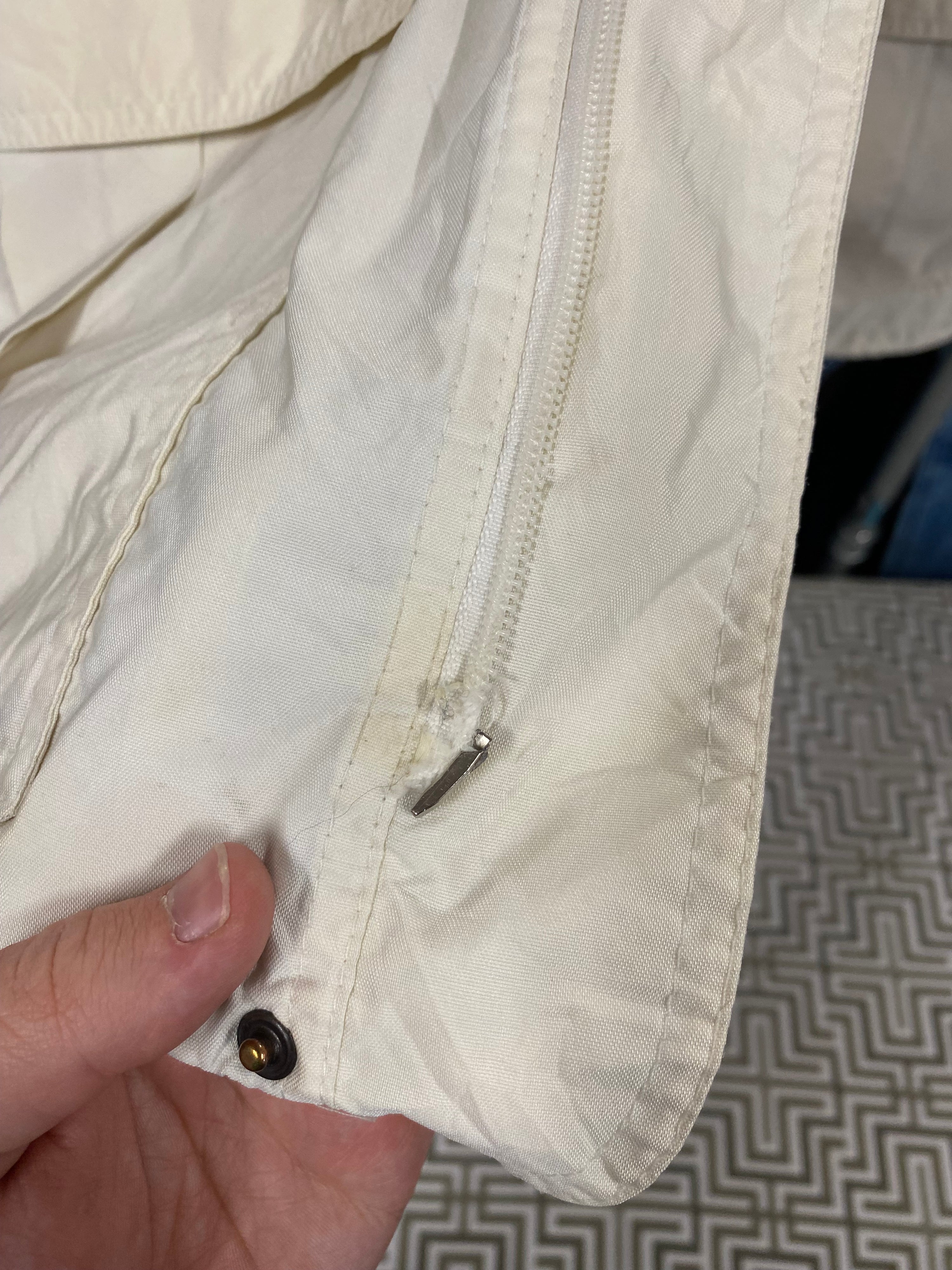 [L] Kappa x USA White Jacket/Red Interior (Broken Zip)