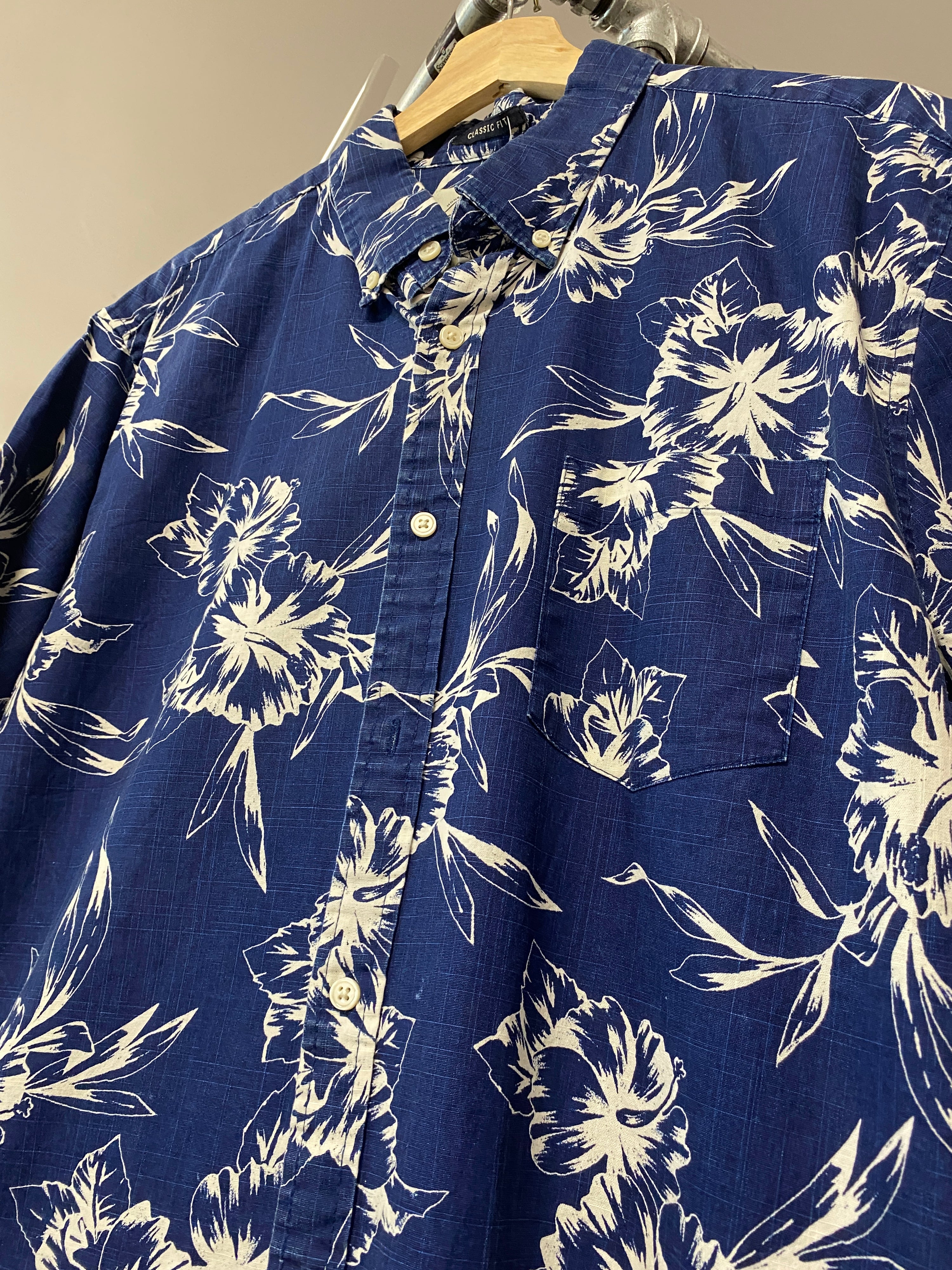 L - St John's Bay Blue Hawaiian Button-up