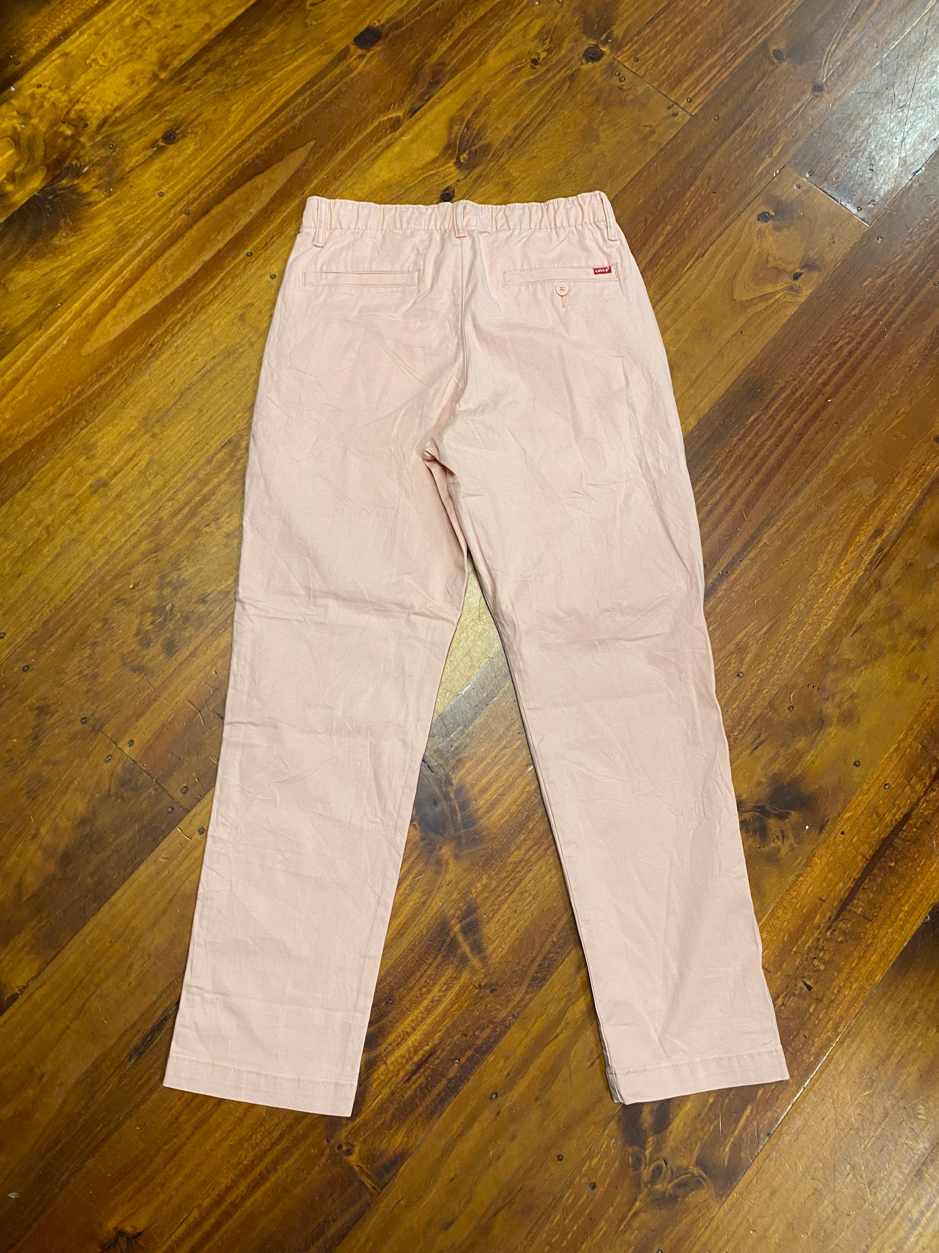 [30] Levi's Pink Chinos D176
