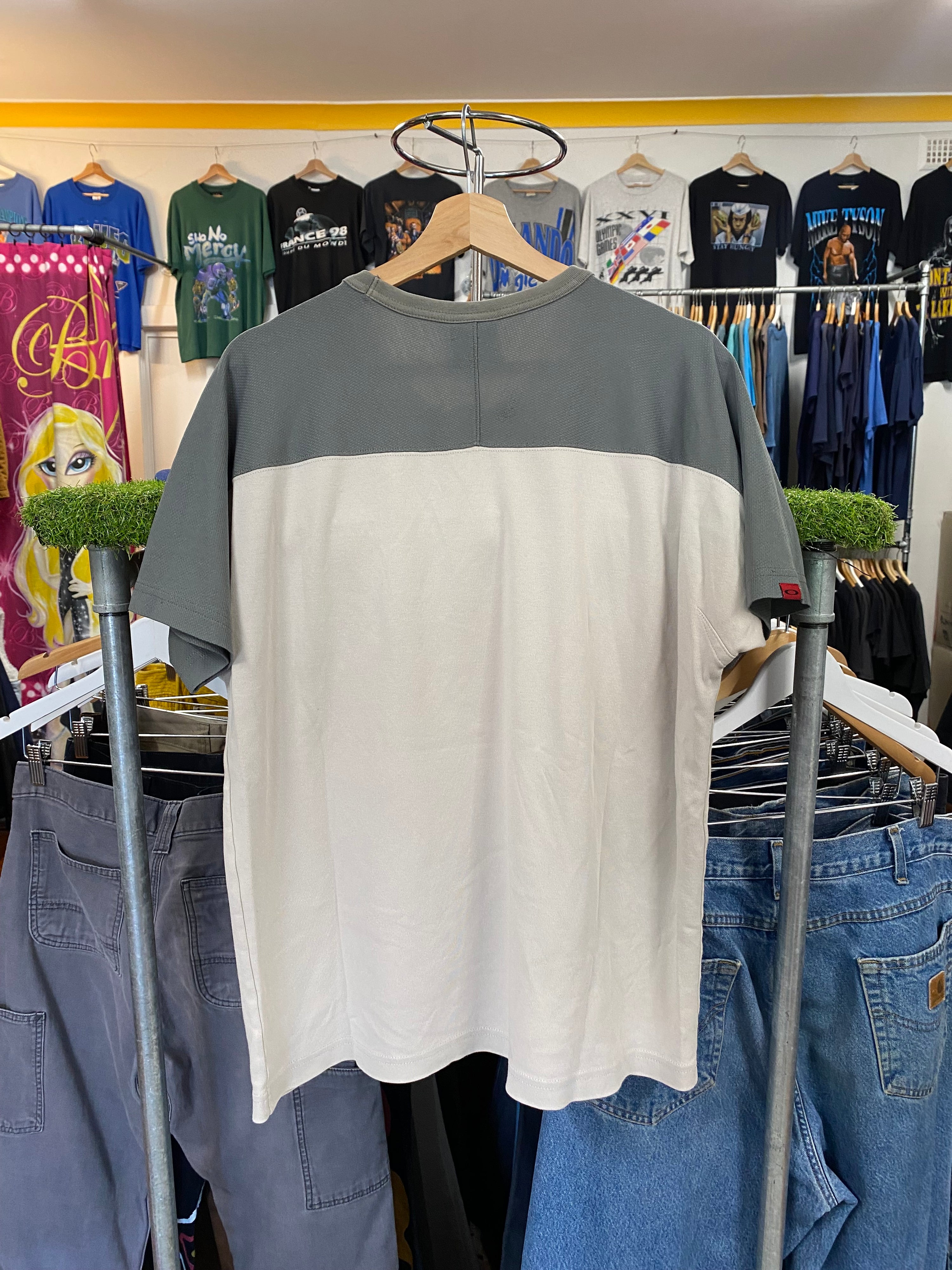 [L] Oakley Distressed Green/Cream Tee