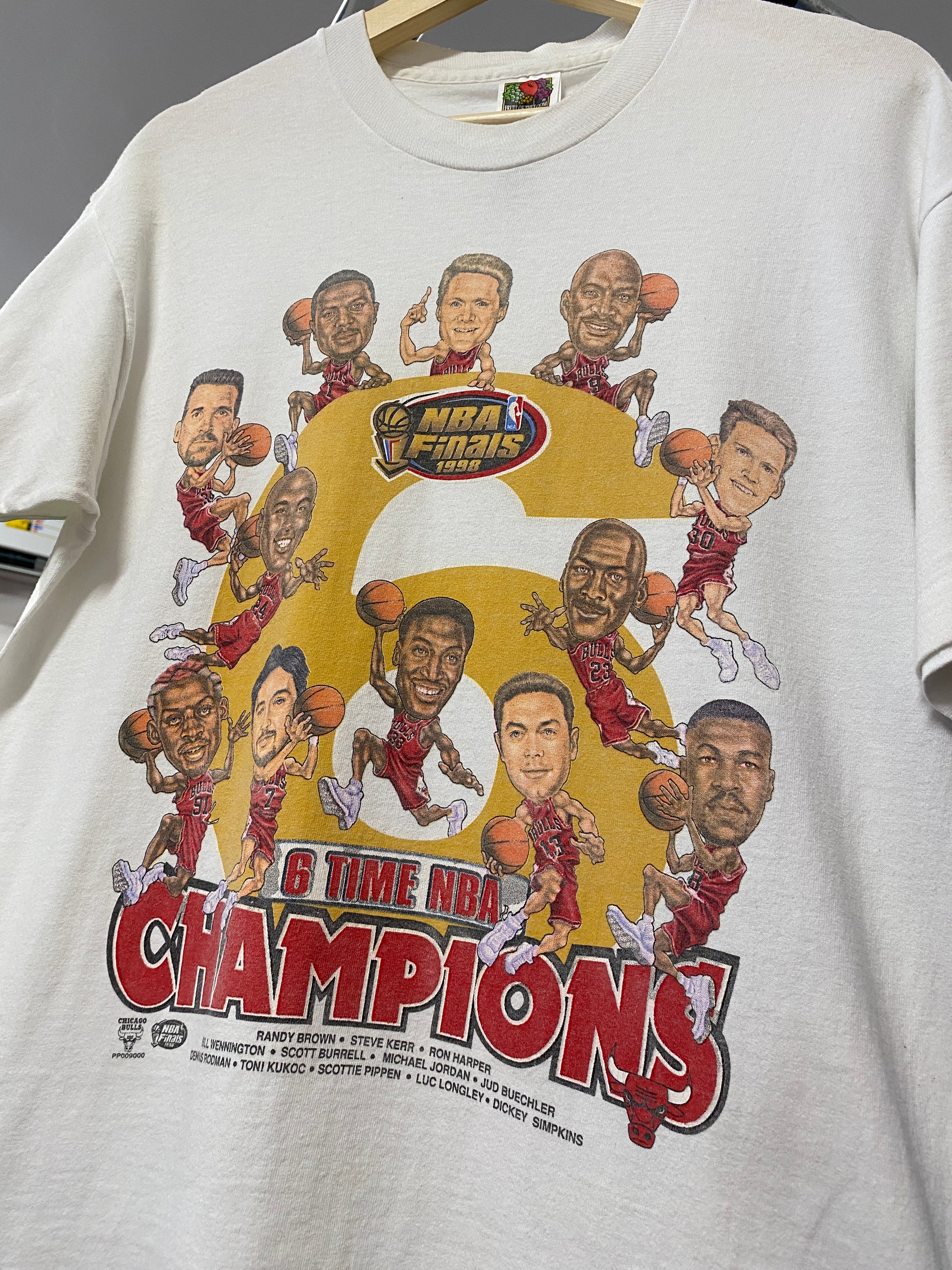 L - Vintage 1998 Chicago Bulls 6 Time Champions Caricature White