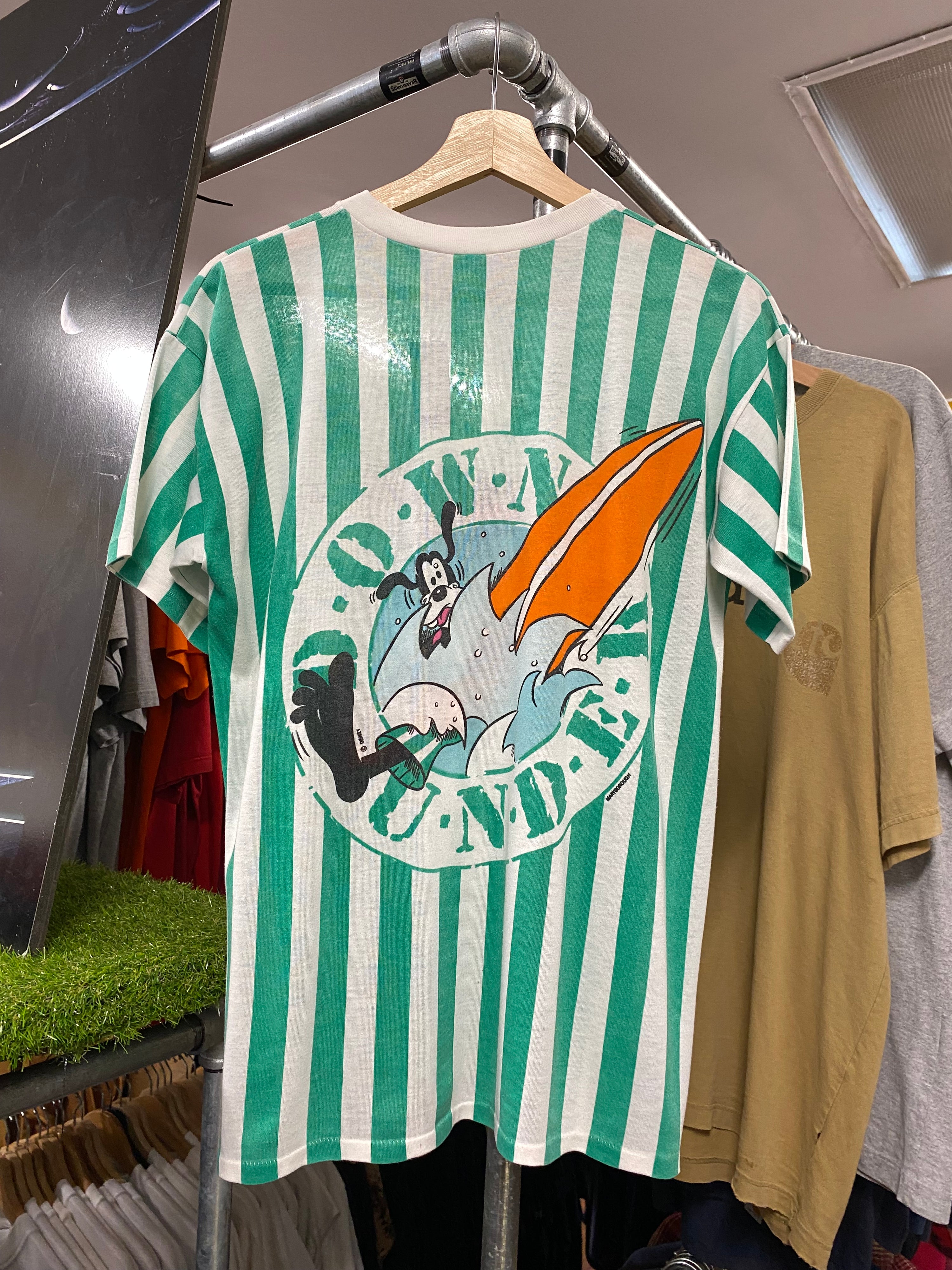 [M] 1980s Goofy Down Under Striped Tee