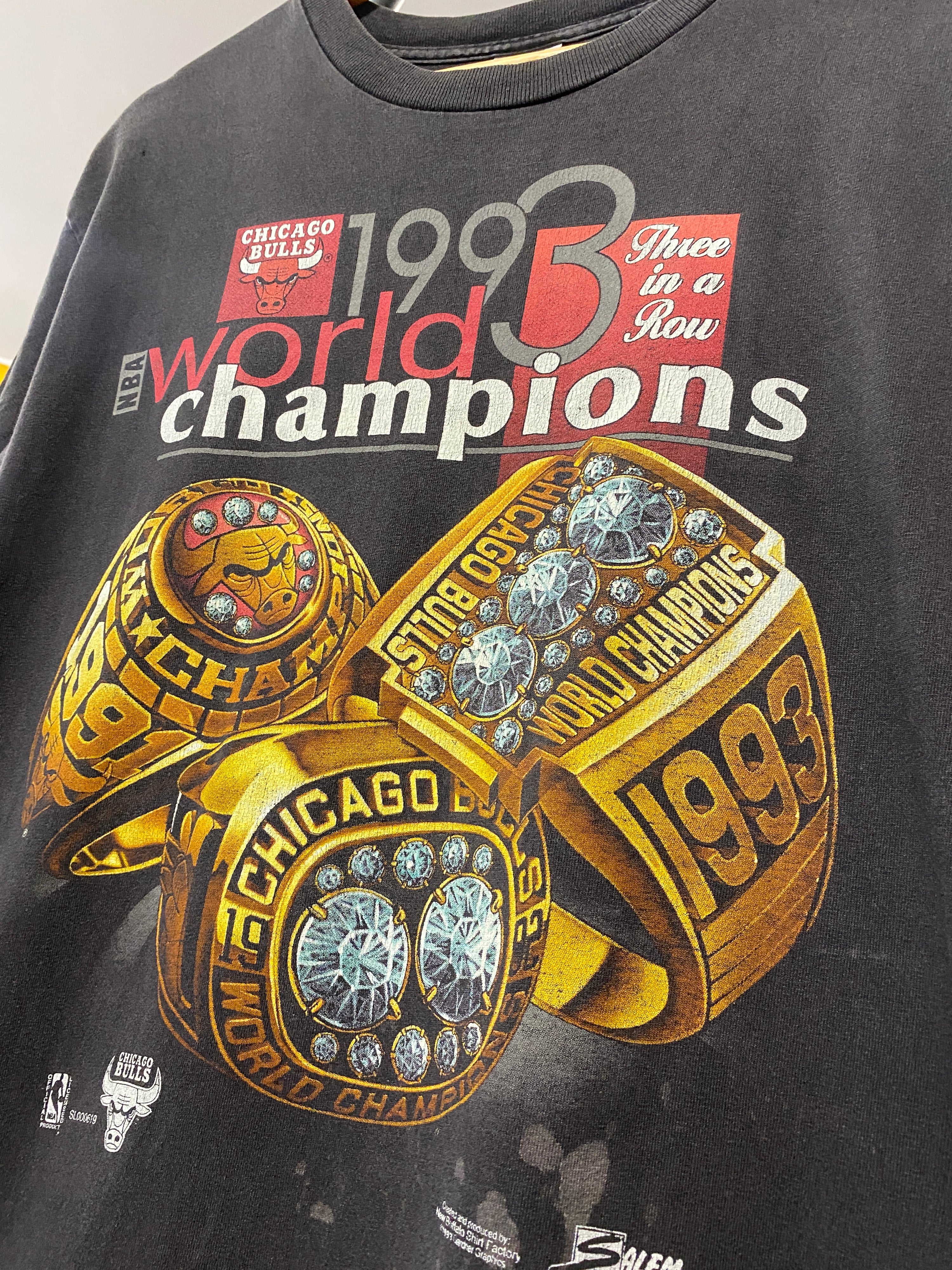 L - Vintage 1993 Chicago Bulls Champions 3 Rings Salem