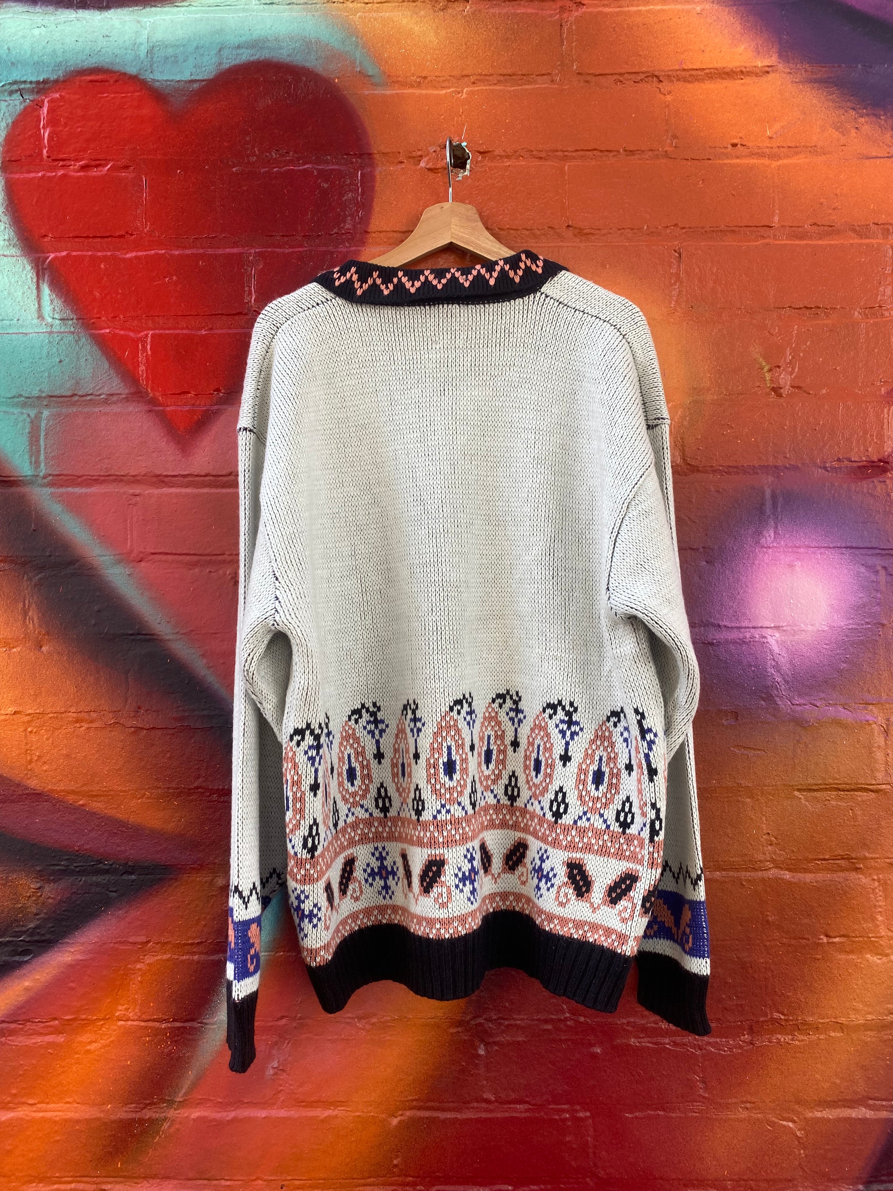 [XL] American Outdoor White w/ Flowers Knit Sweater