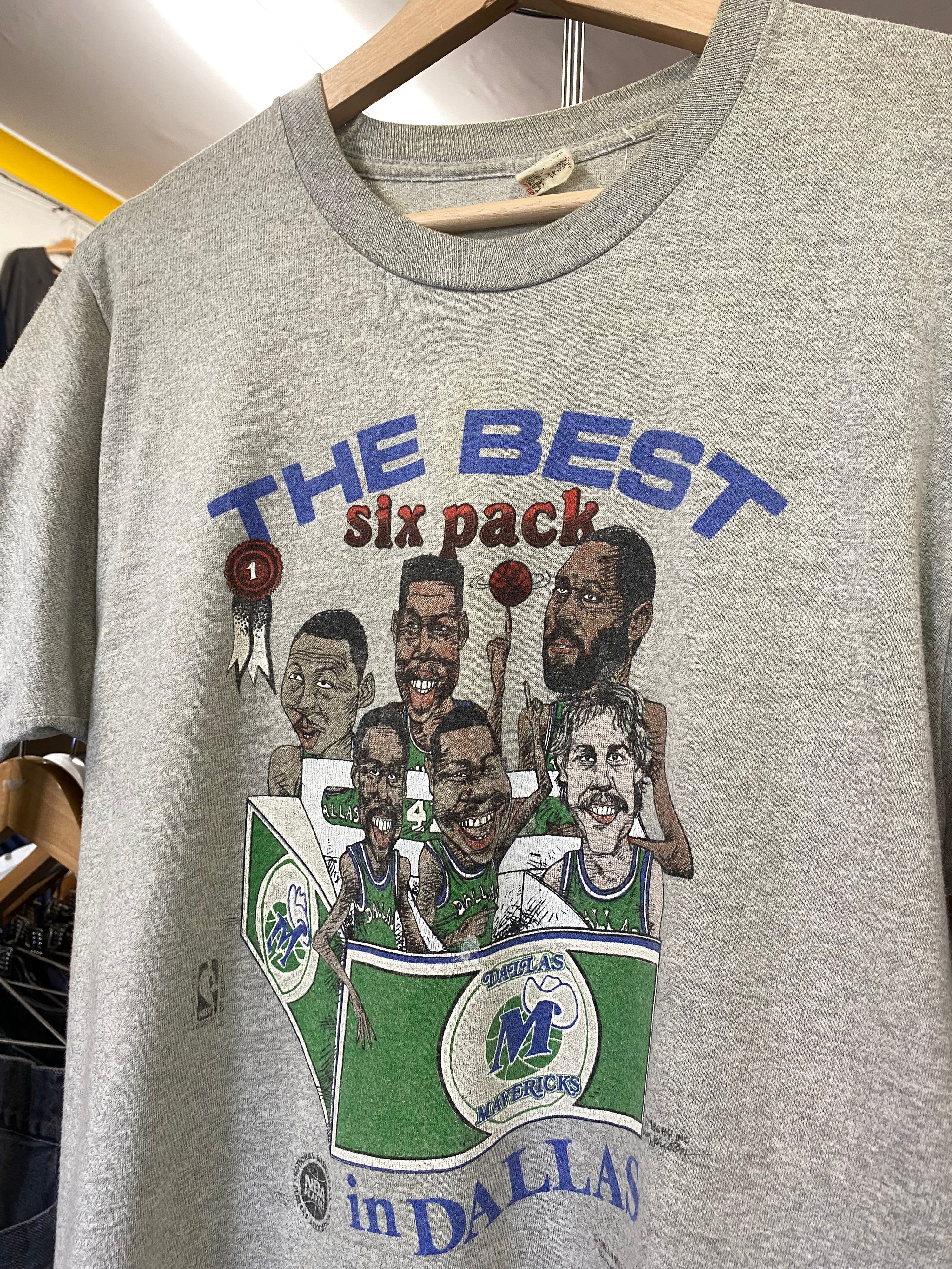 [M] 1986 Dallas Mavericks The Best Six Pack Caricature Tshirt