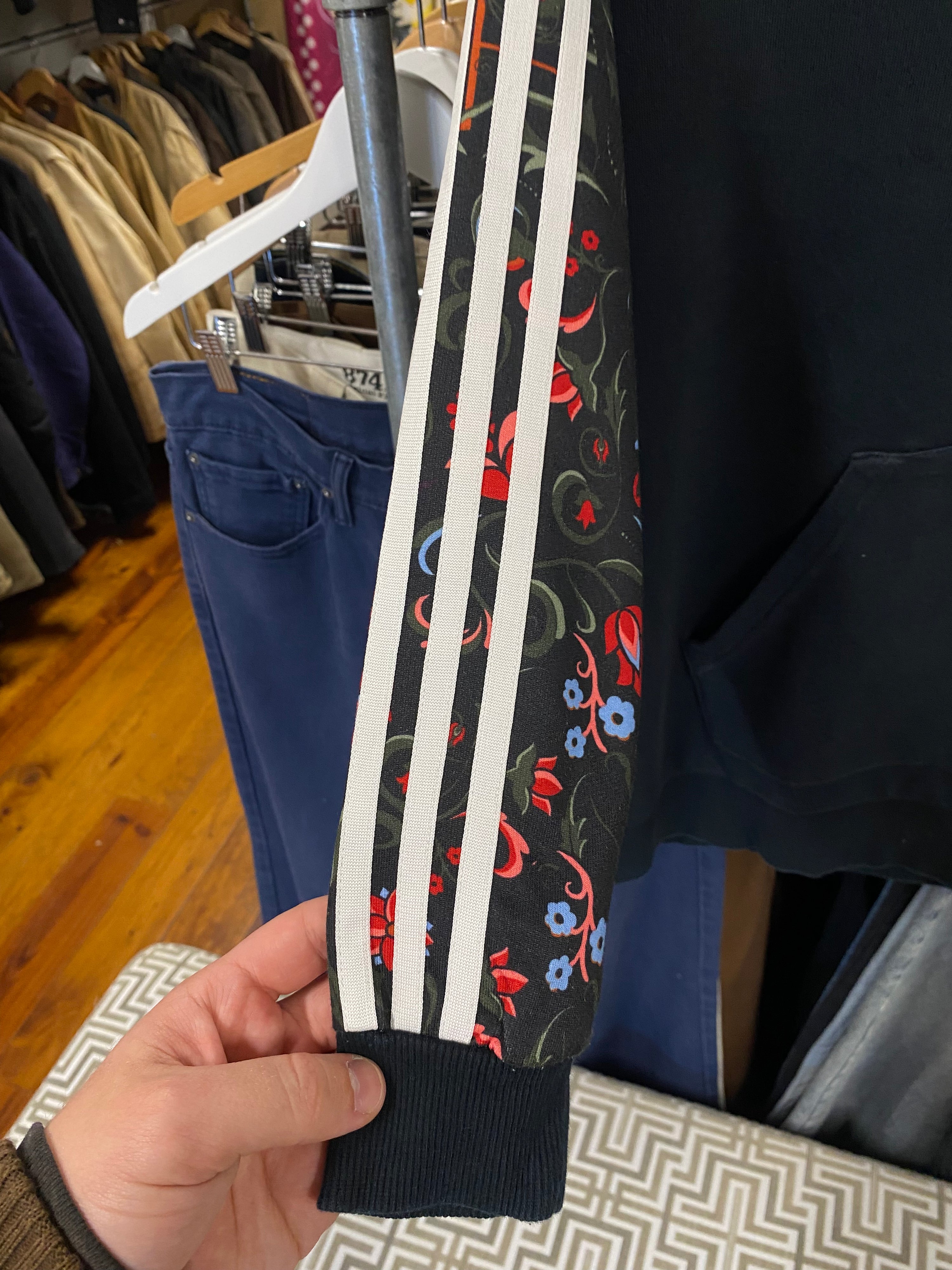 [M] Adidas Black/Floral Sleeves Jumper