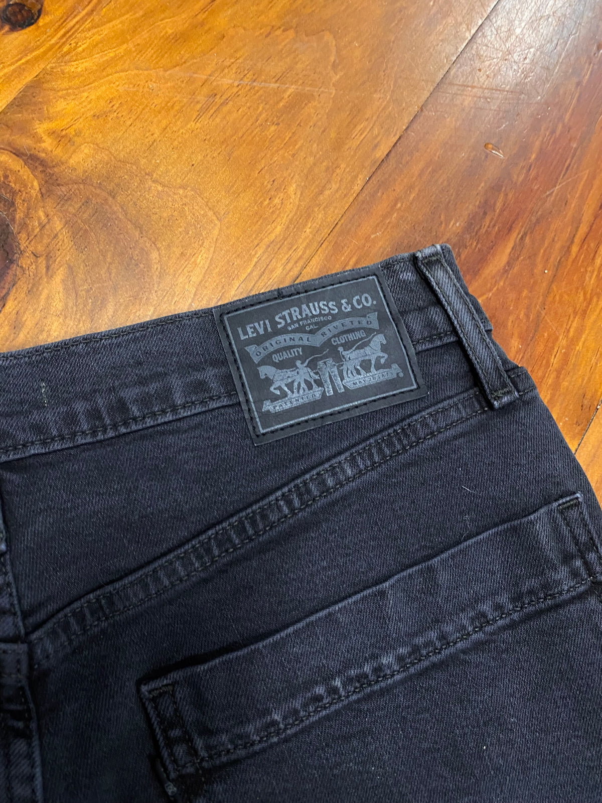 [29] Levis Black Mile High Cropped Wide Leg Pants