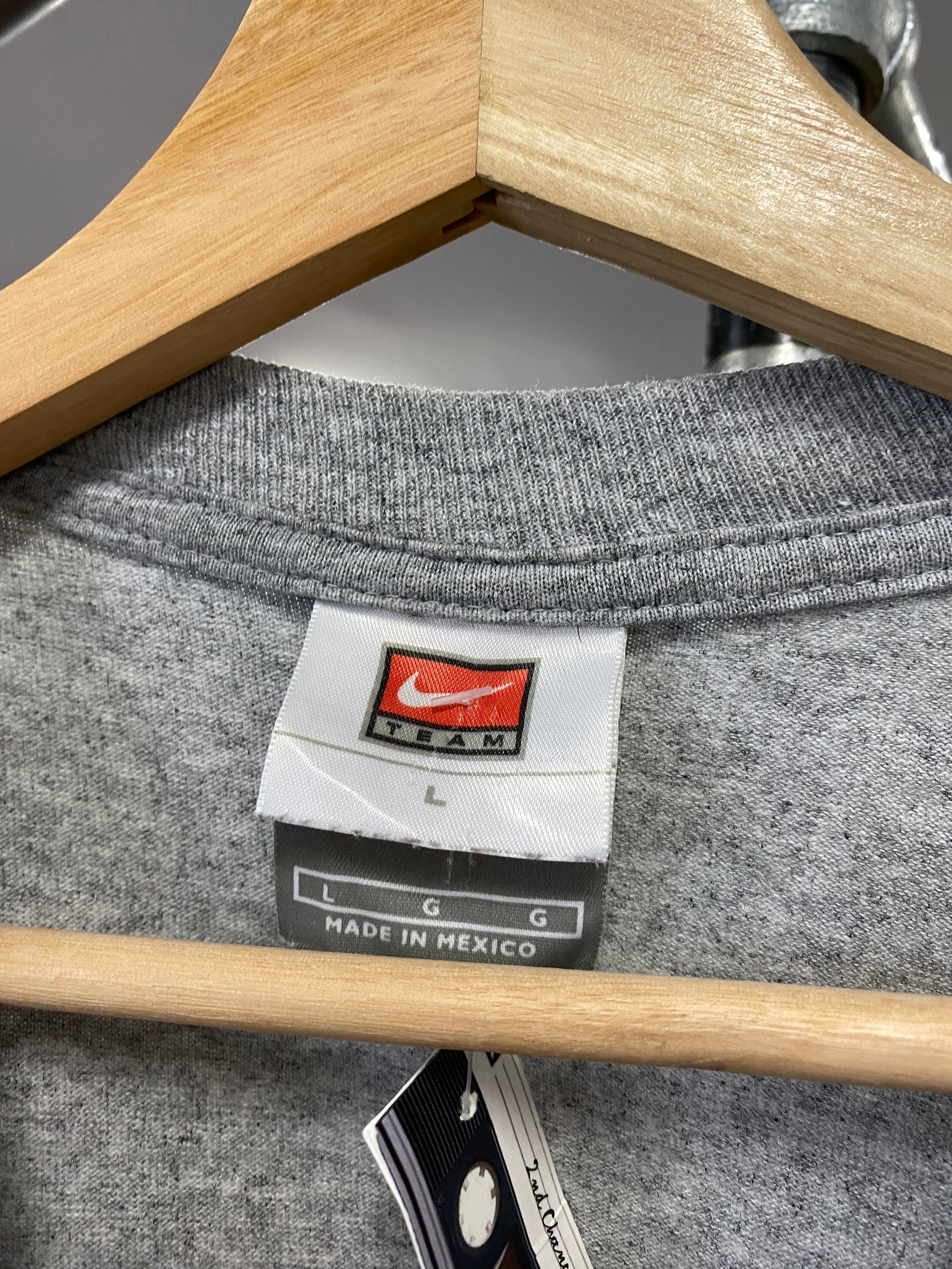 L - 2000s Nike Team Army Athletics DS Grey Tee