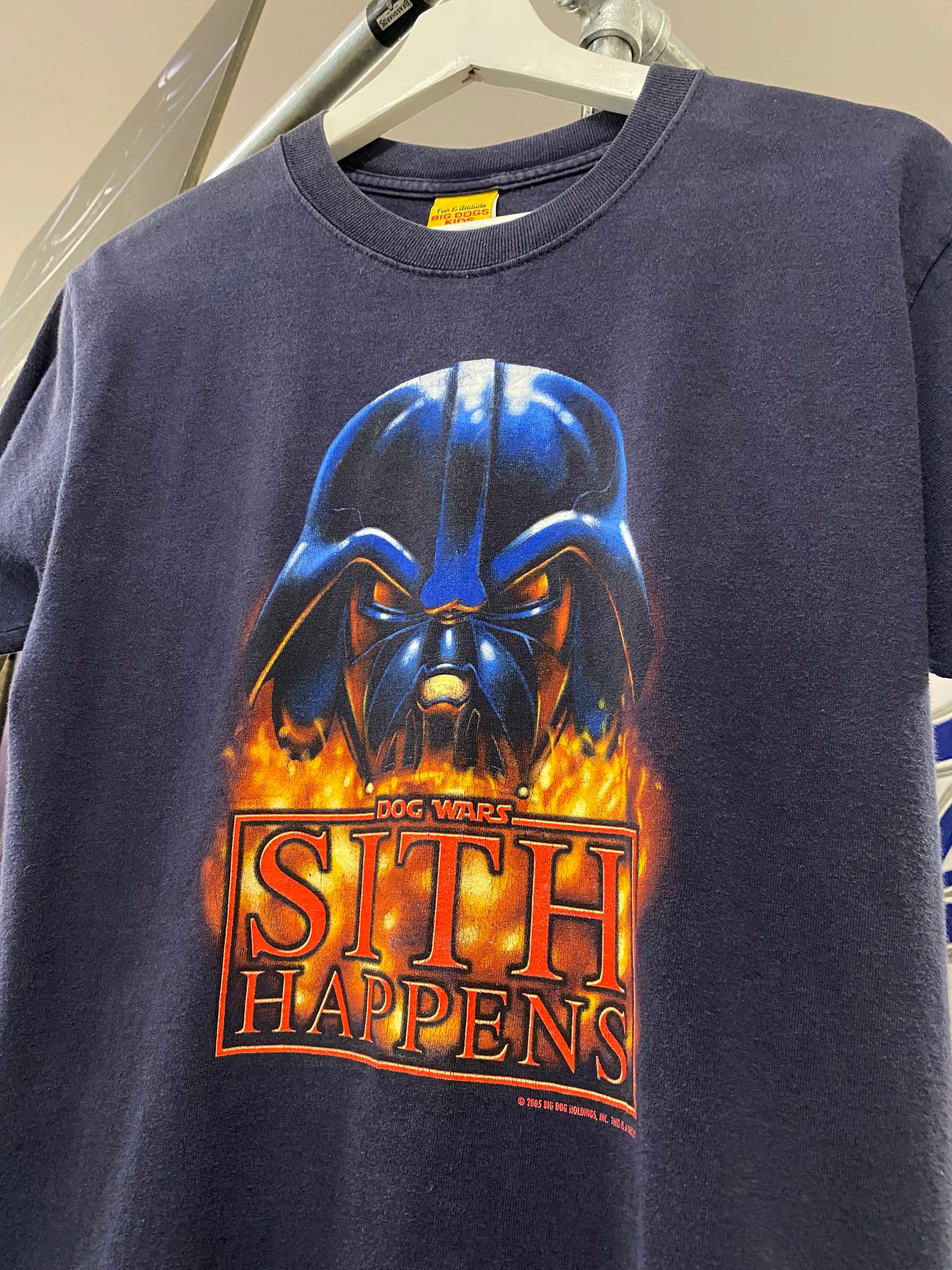 S -  2005 Dog Wars Sith Happens Big Dog Tee