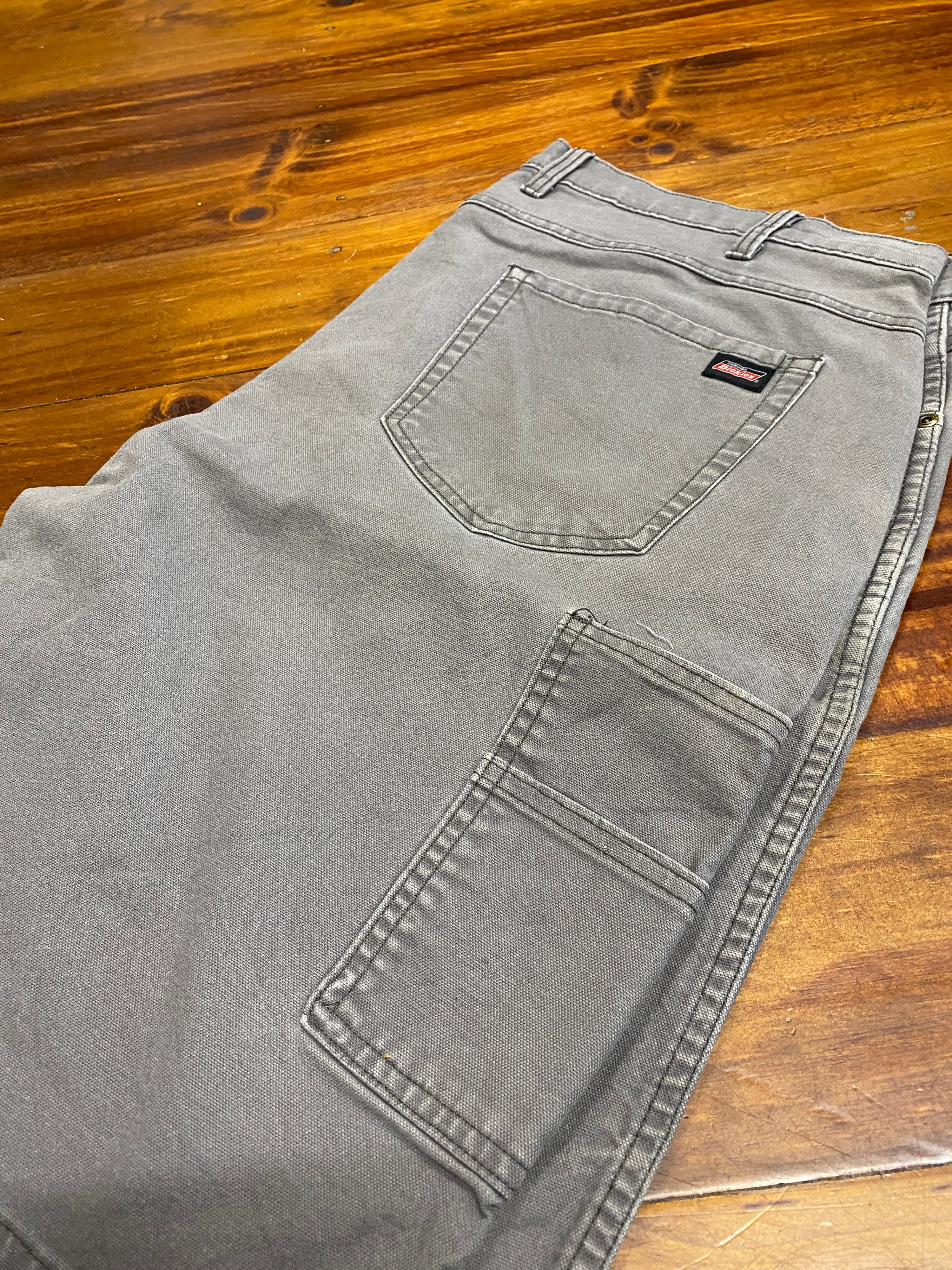 40 - Dickies Grey Carpenter Shorts DS117