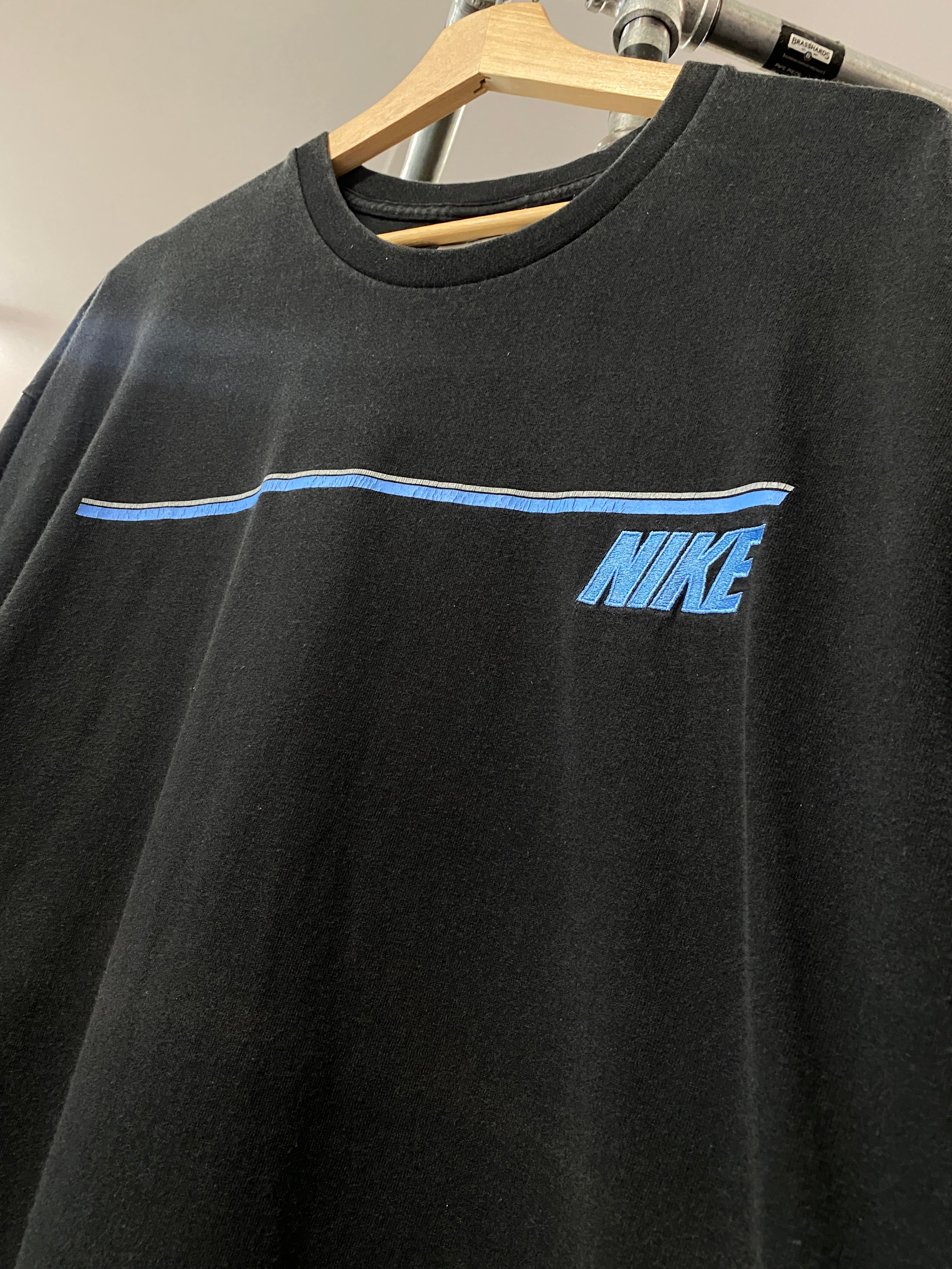 XL - 2000s Nike Black Tee Blue/Grey Stripe