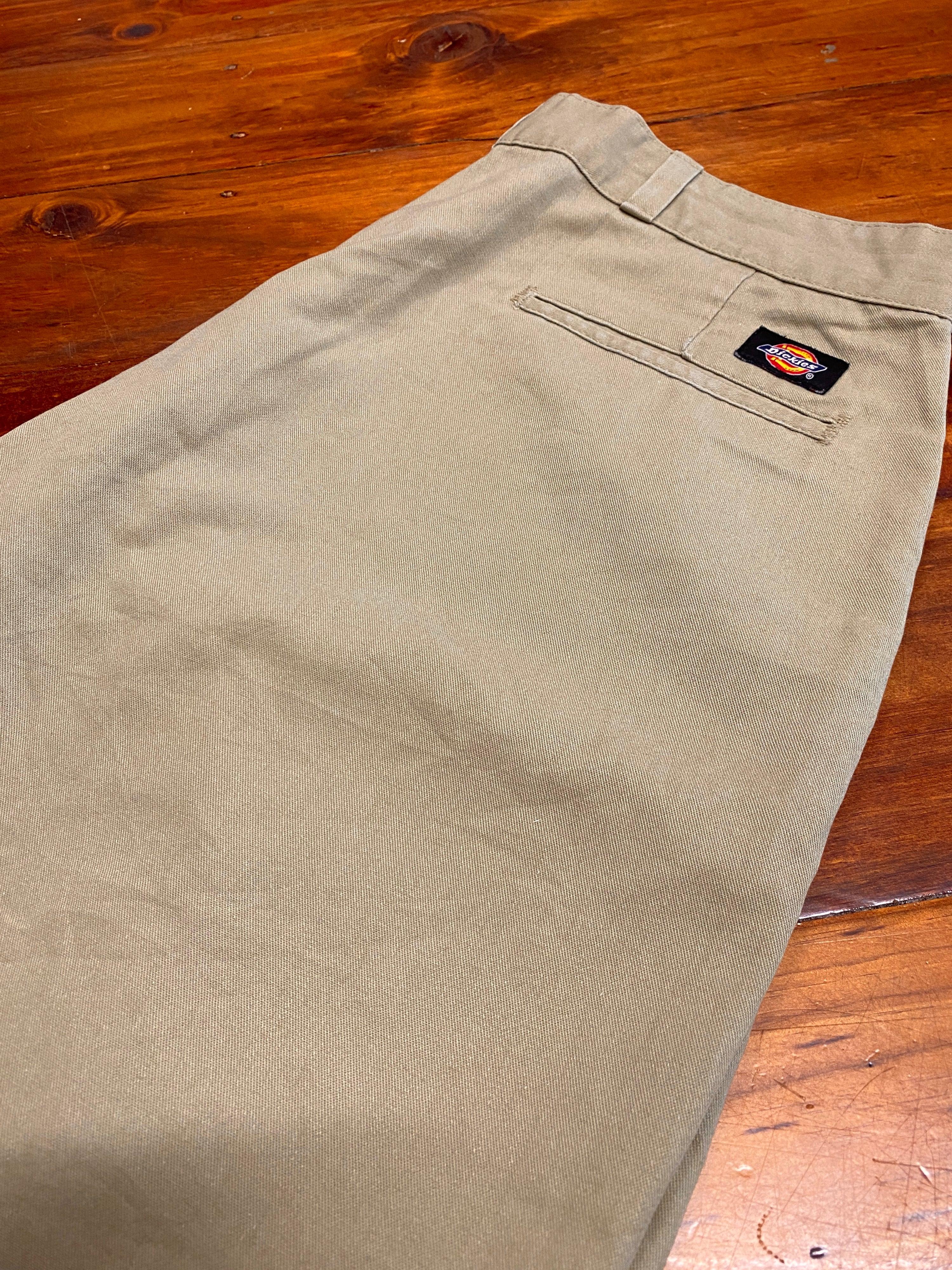 36 - Dickies Beige Relaxed Fit Shorts DS112