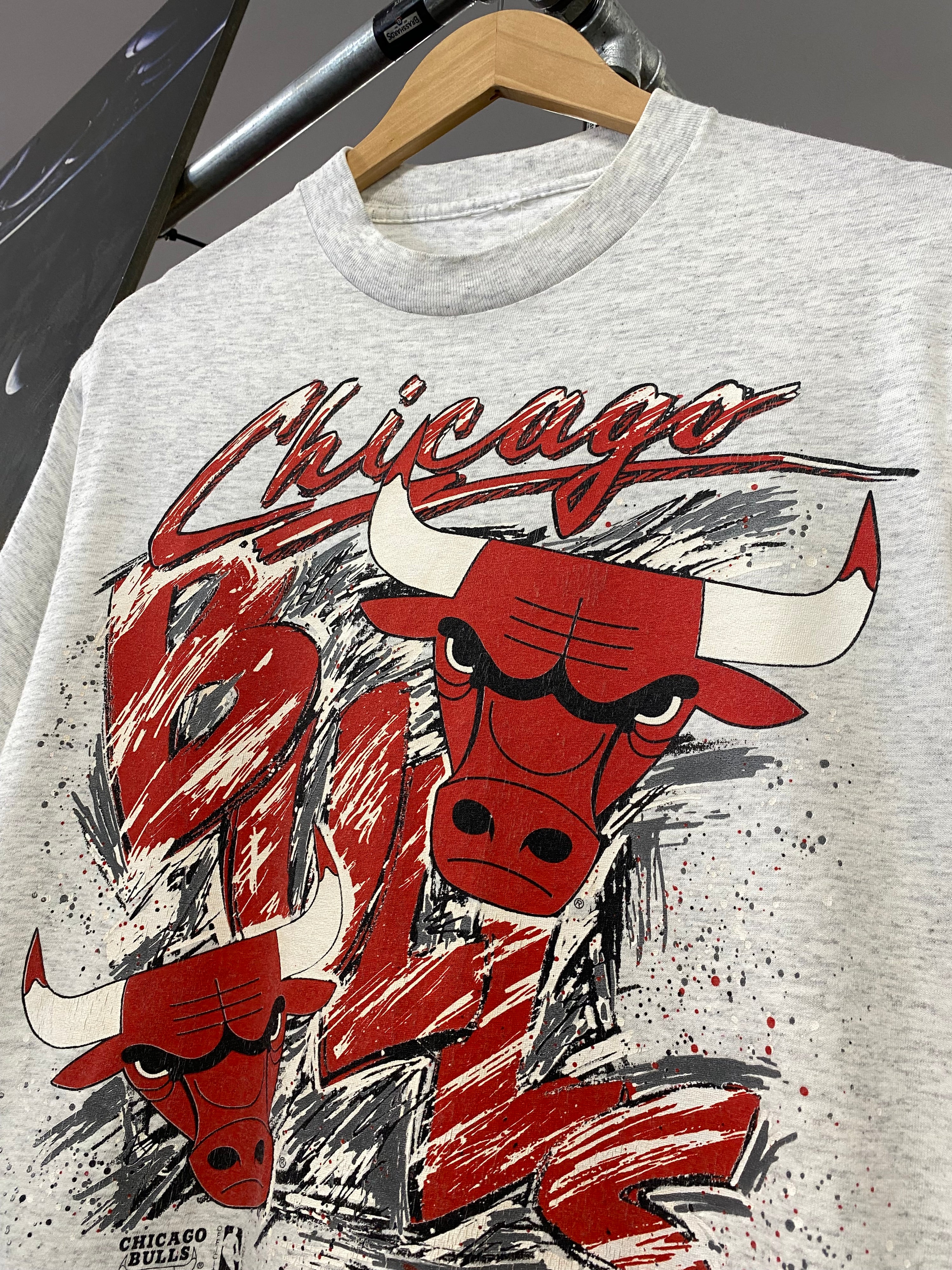 M - Vintage Chicago Bulls Static White Trench Tee