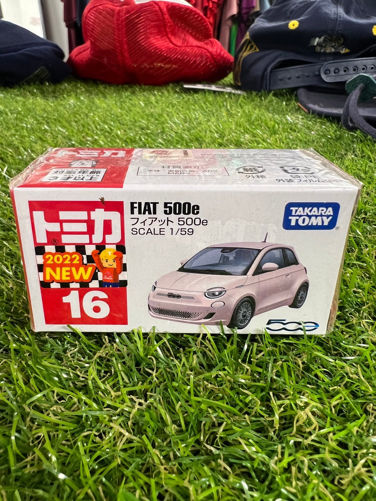 Takara Tomy 16 Fiat 500e
