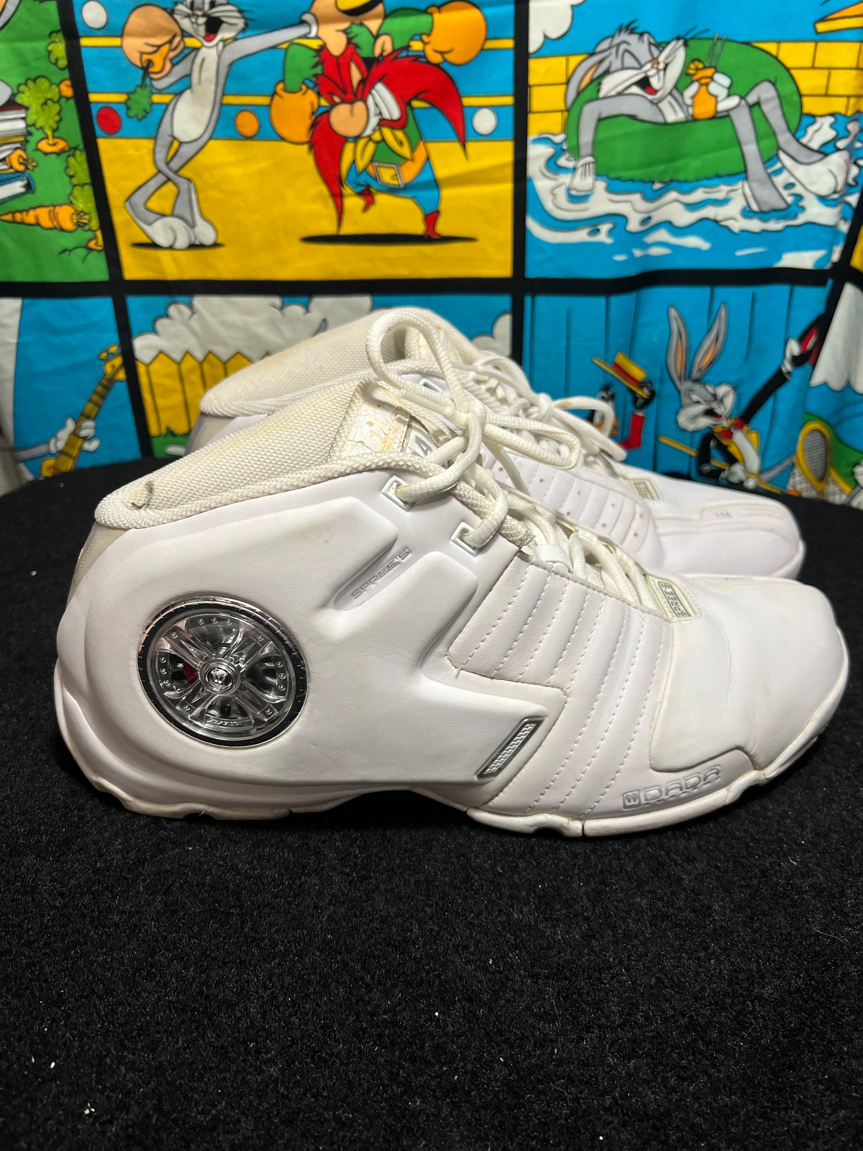 US13 - Rare 2000s DADA Basketball Pump Spinner Shoes USED