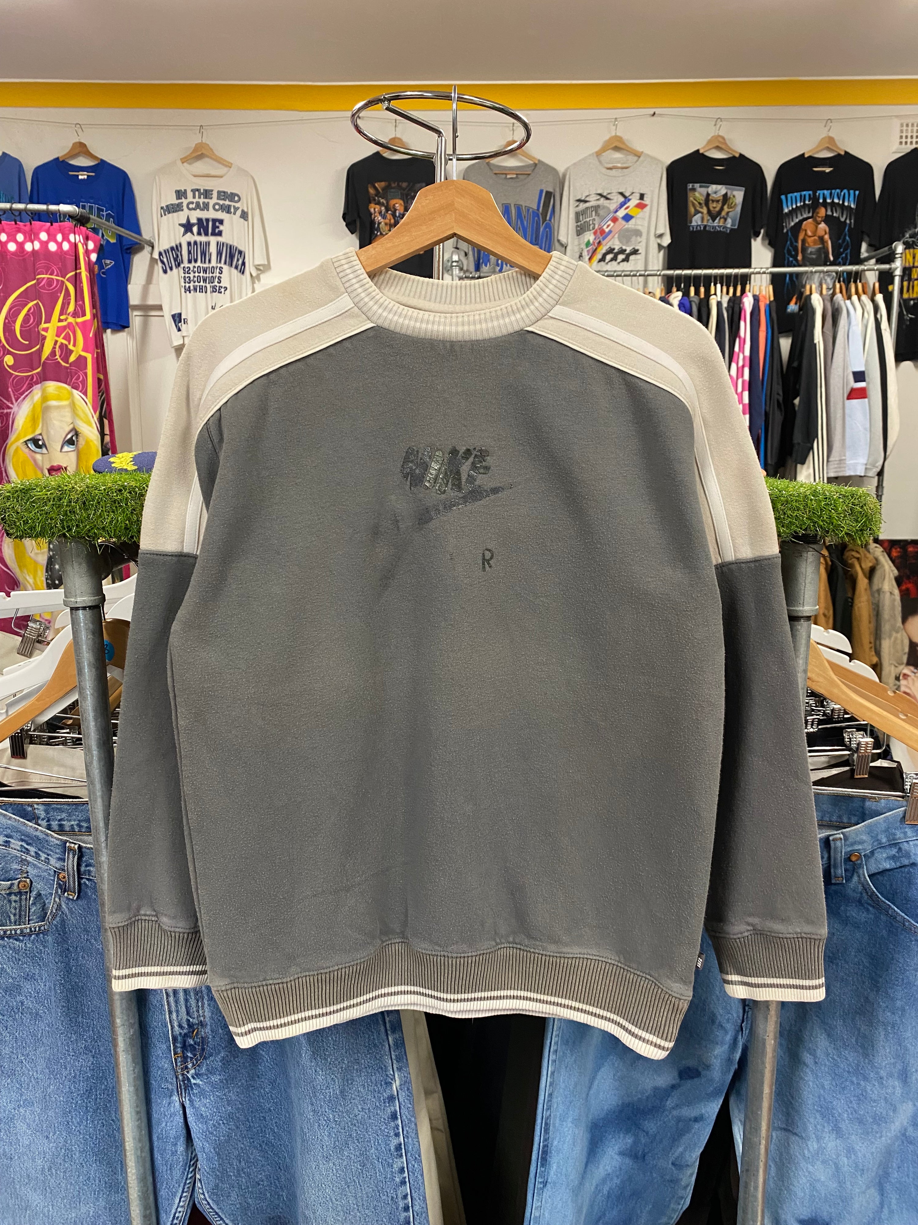 [L] Nike Grey/Cream Accents Faded Logo Jumper