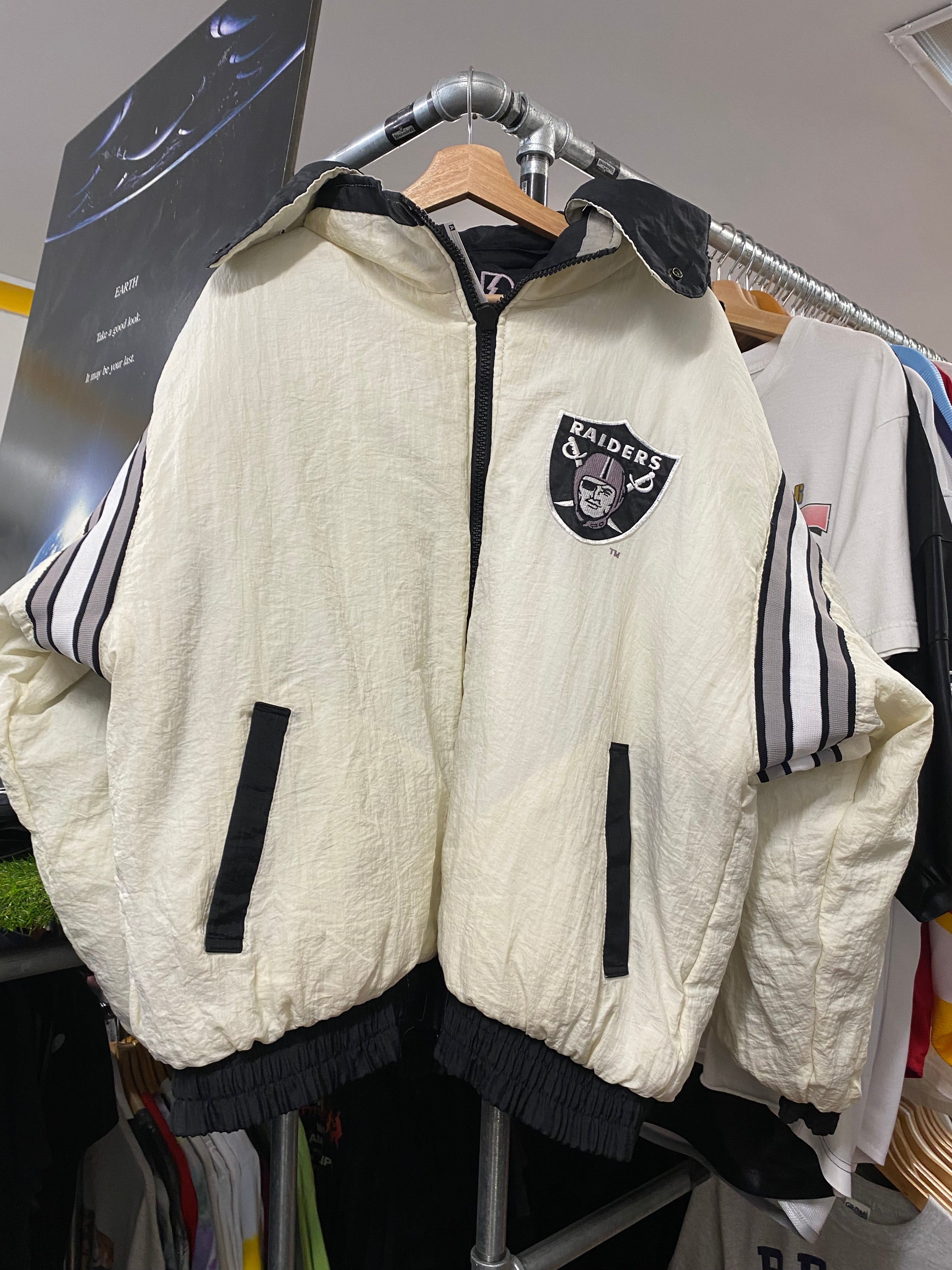 [L] Pro Player Reversible Raiders Puffer