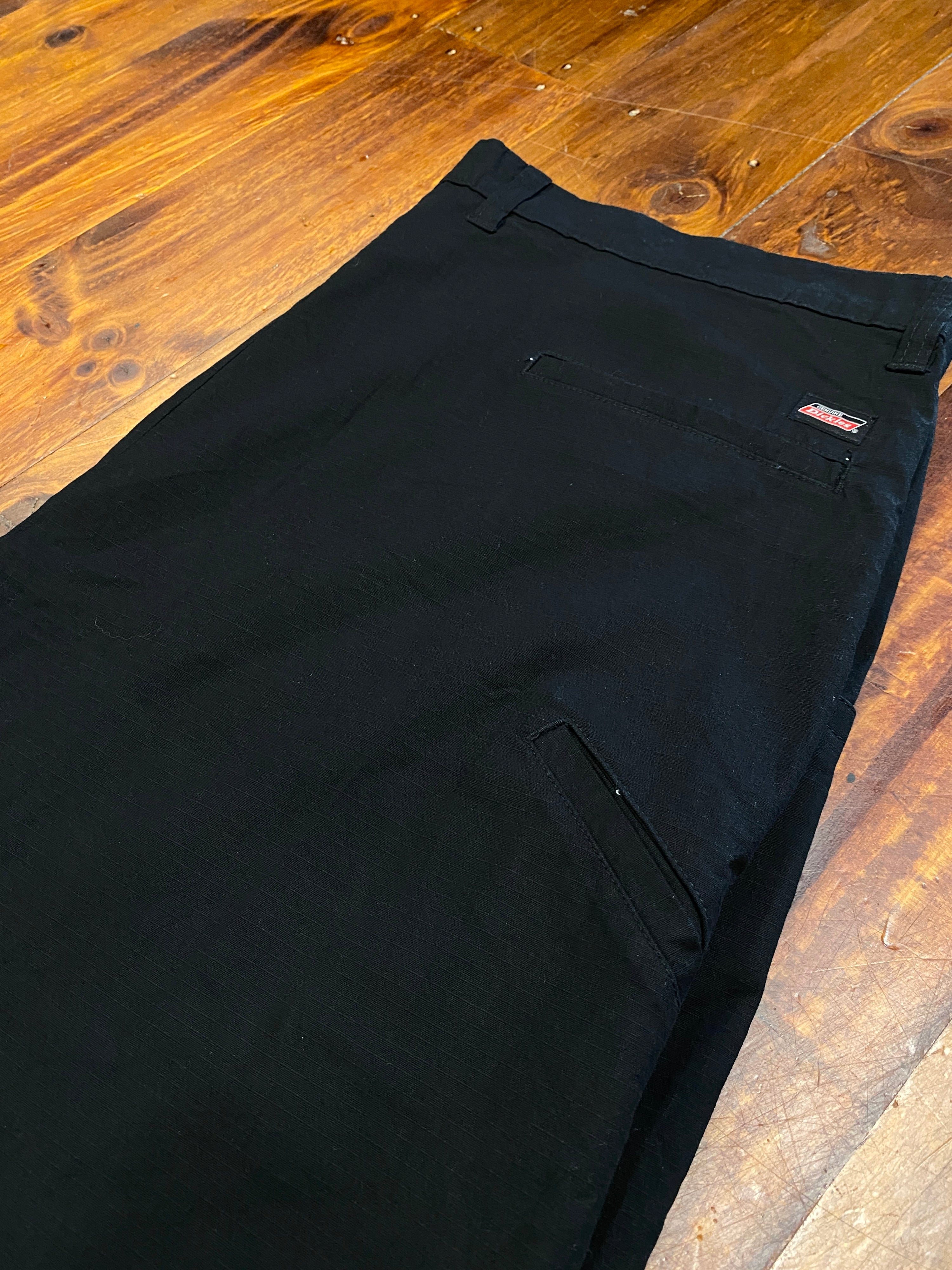 40 - Dickies Work Shorts Black S302