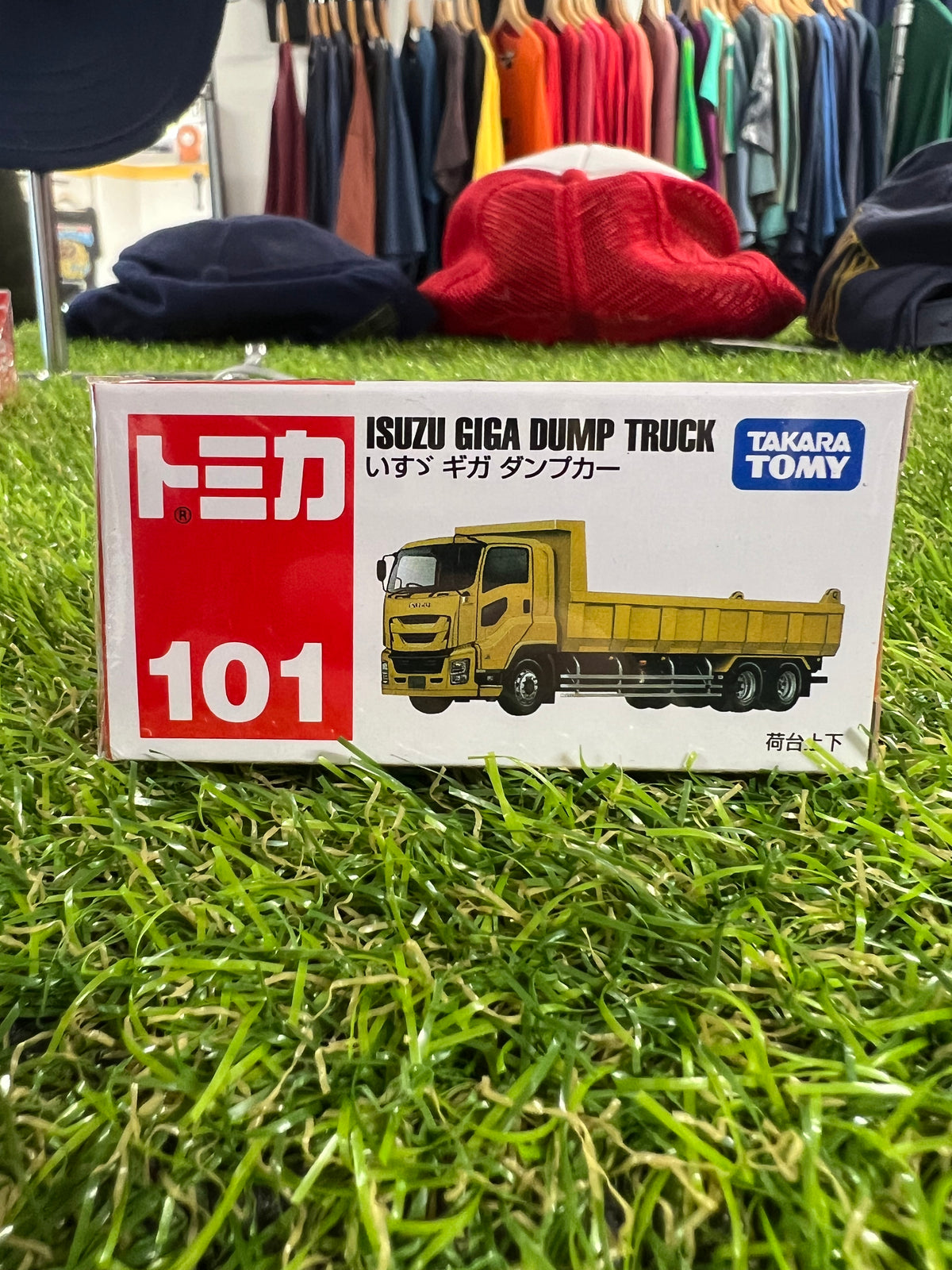 Takara Tomy 101 Isuzu Giga Dump Truck