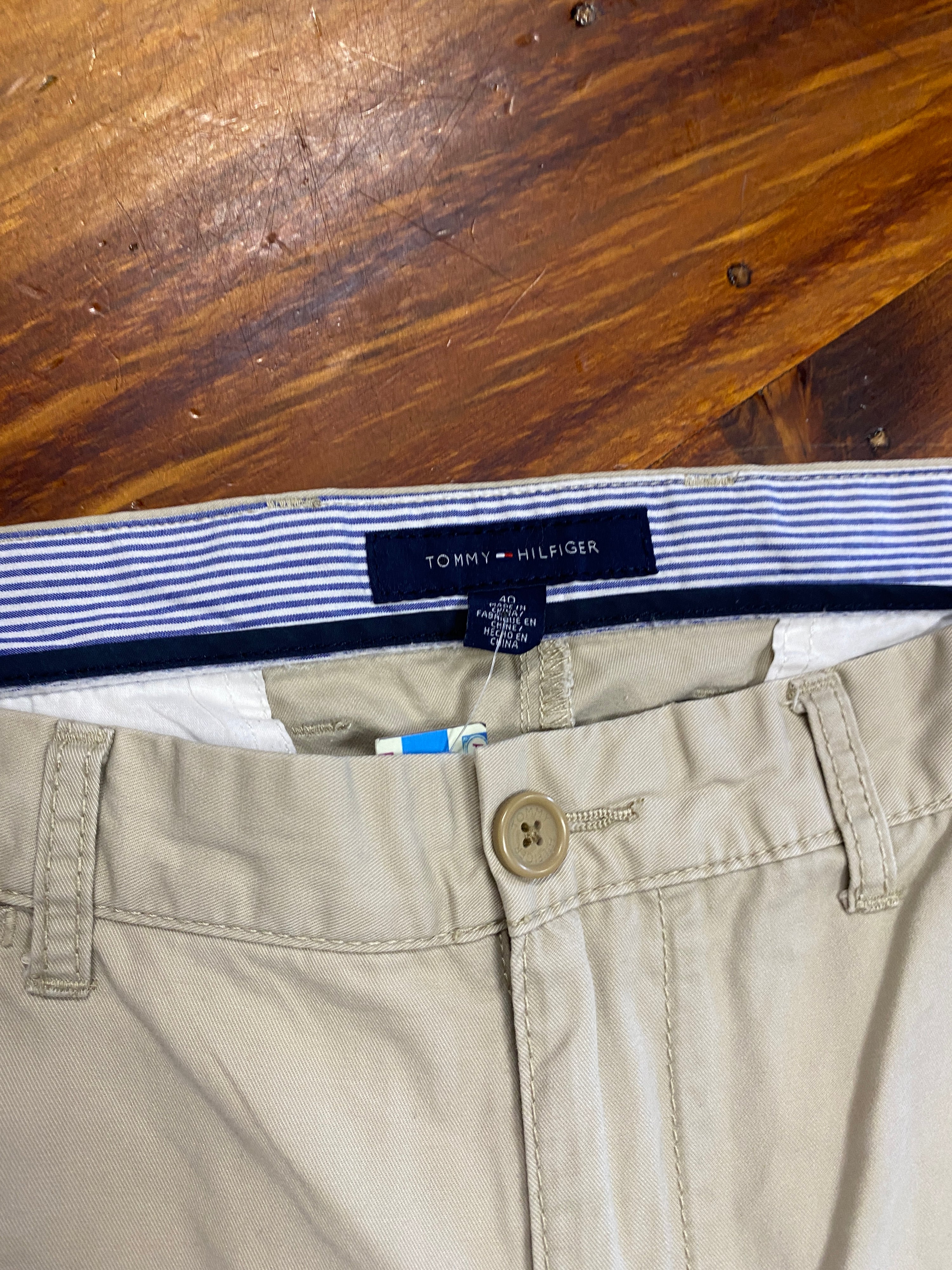 40 - Tommy Hilfiger Beige Shorts