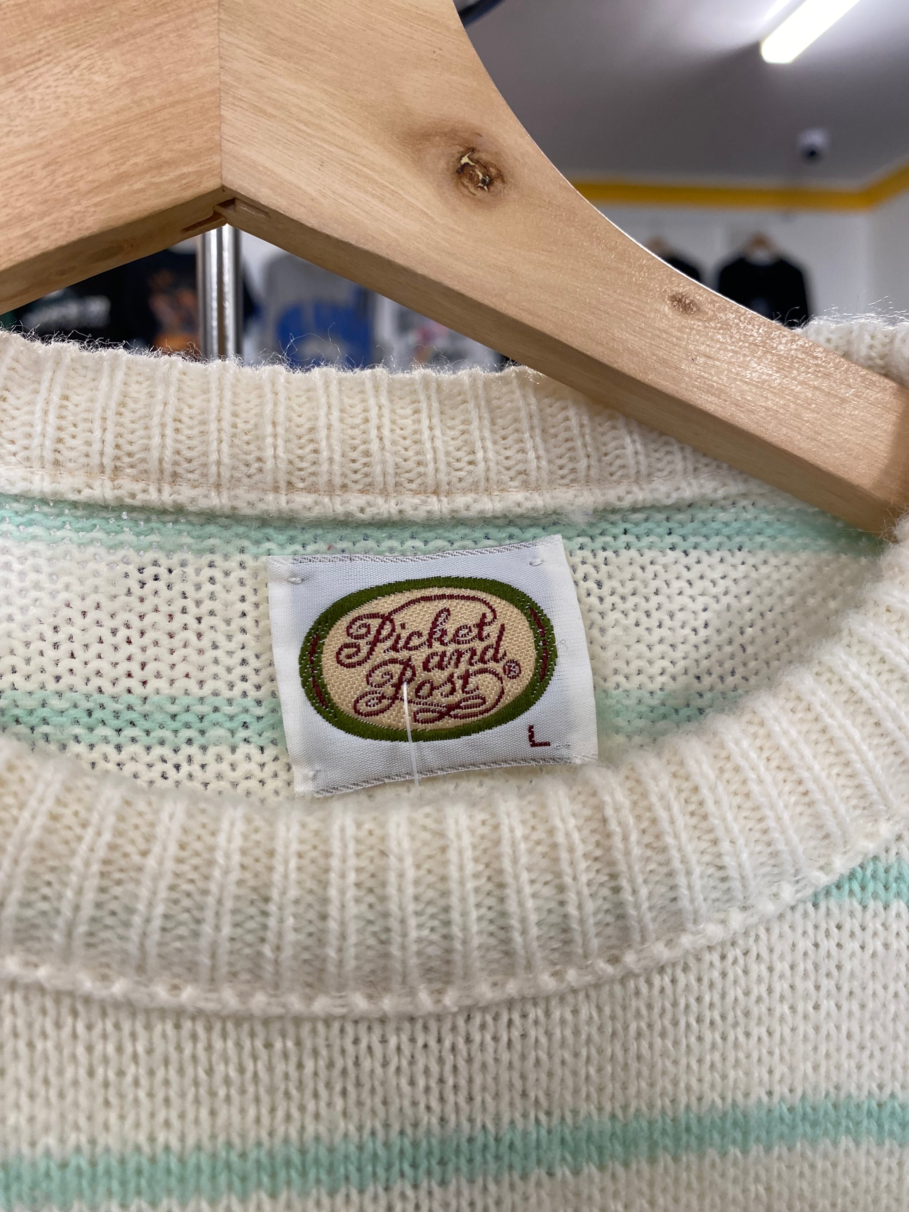 [L] Vintage Picket And post Cream And Green Knit