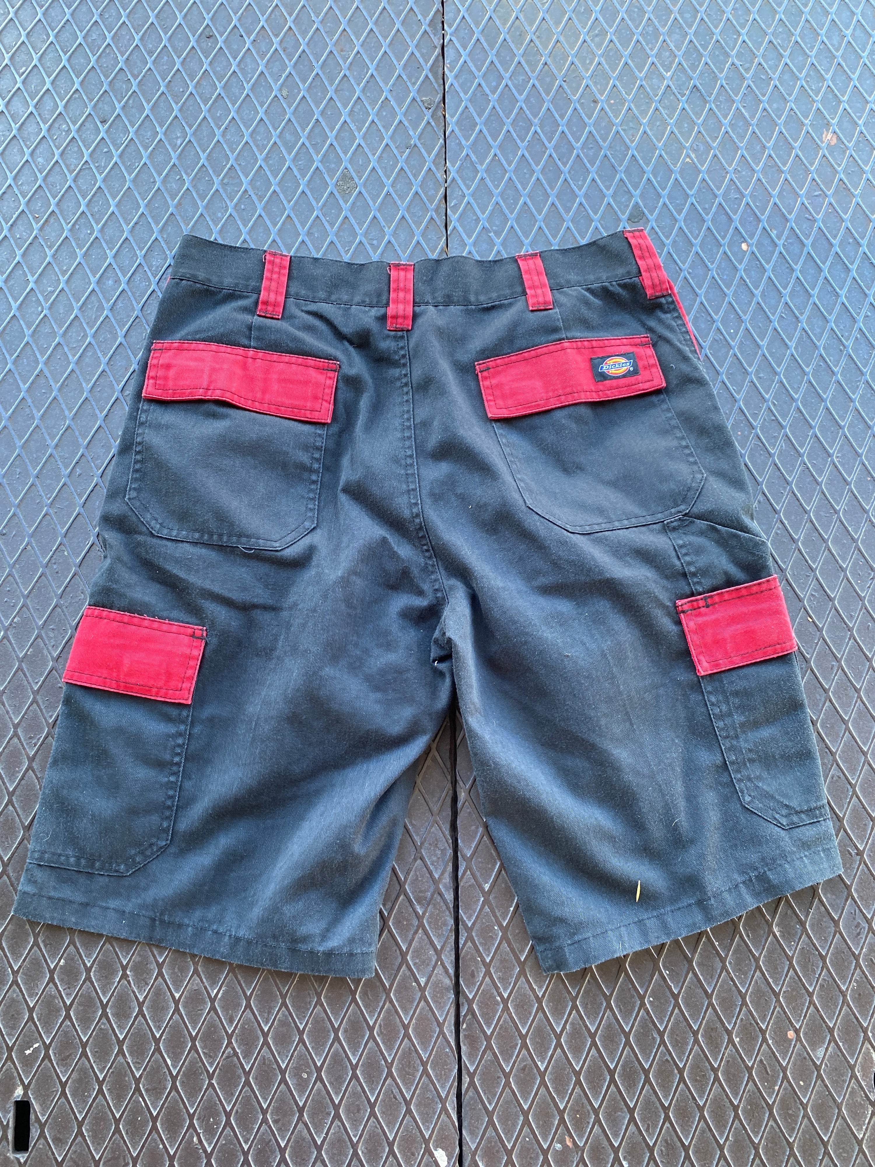 32 - Dickies Cargo Shorts Black/Red Accents